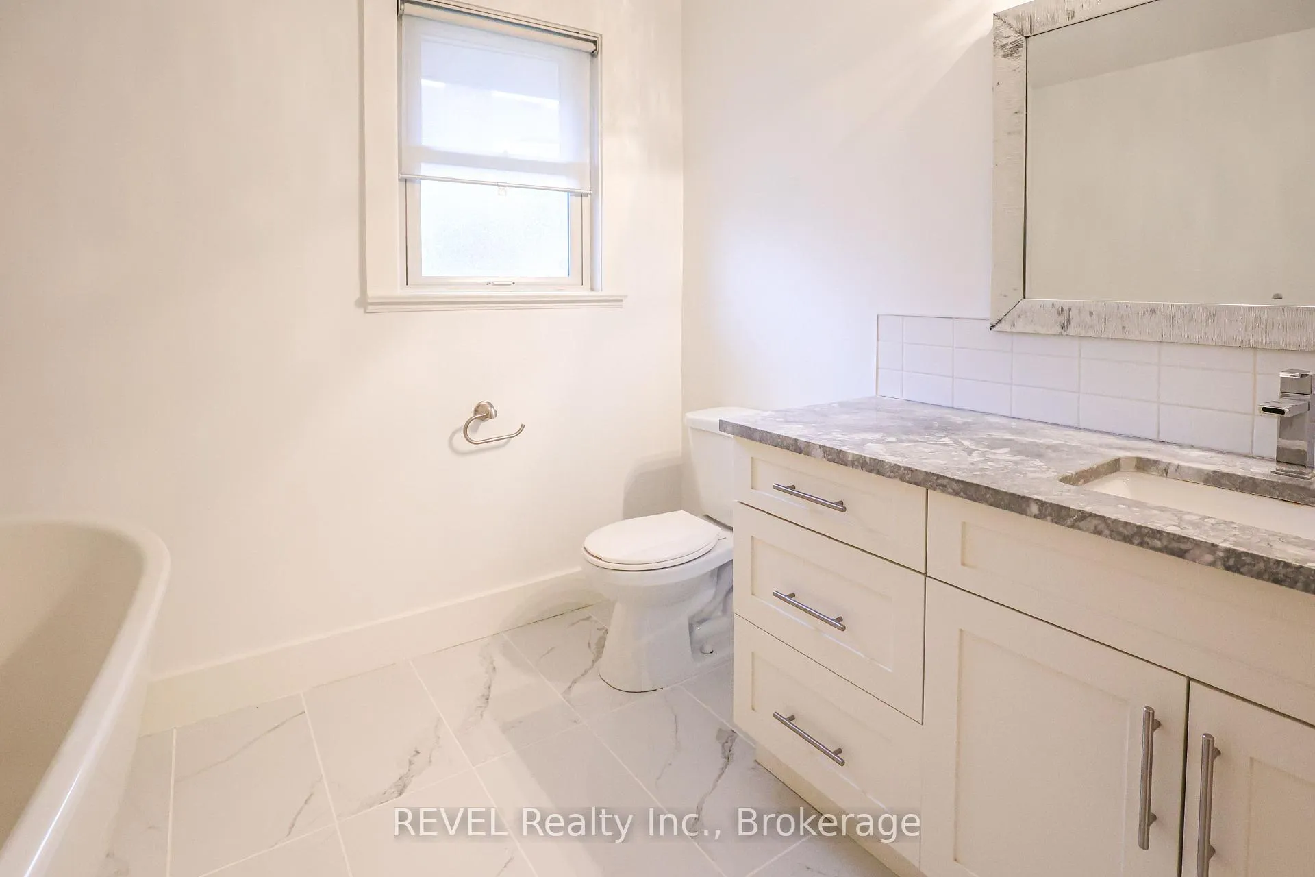 Photo 31 of 325 Grantham Avenue, St. Catharines, Carlton/Bunting — HOMEH