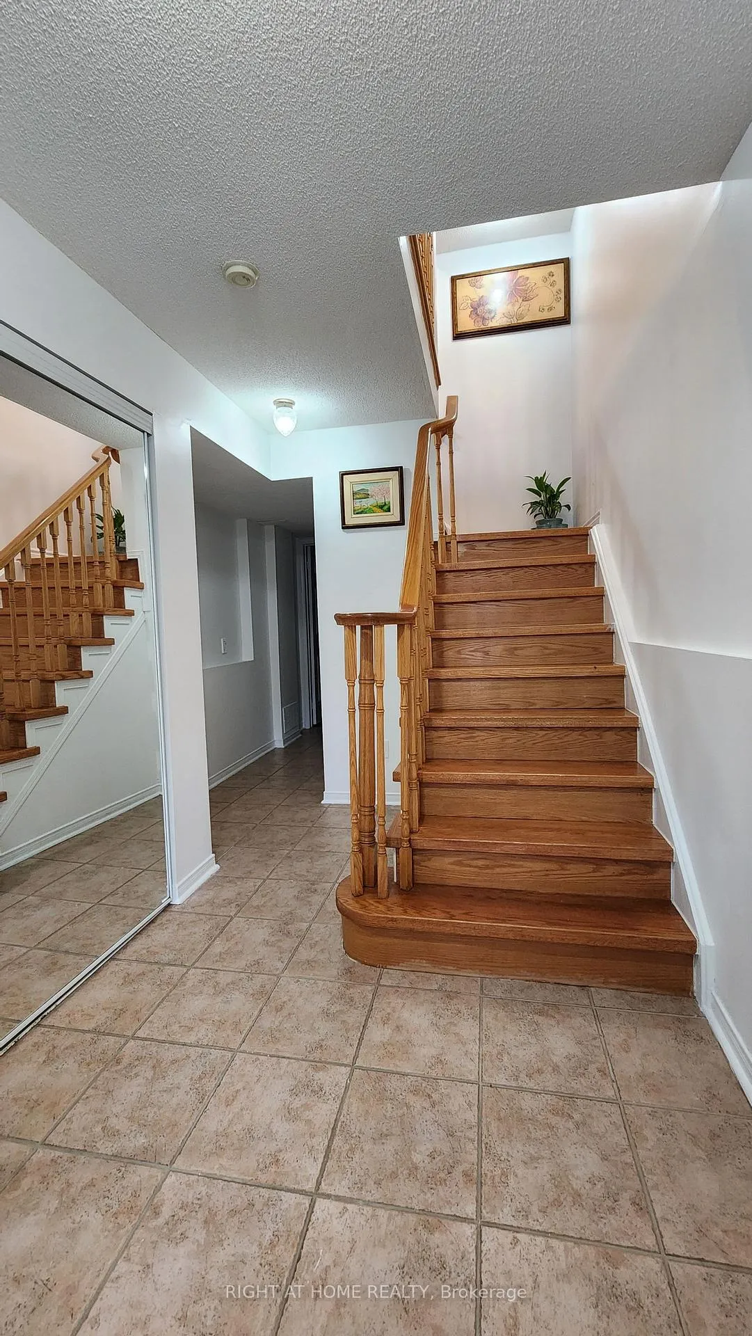 Photo 2 of 9 Maple Park Way, Markham, Milliken Mills West — HOMEH