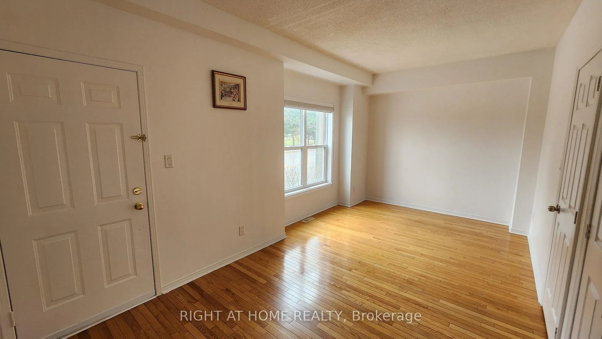Photo 4 of 9 Maple Park Way, Markham, Milliken Mills West — HOMEH