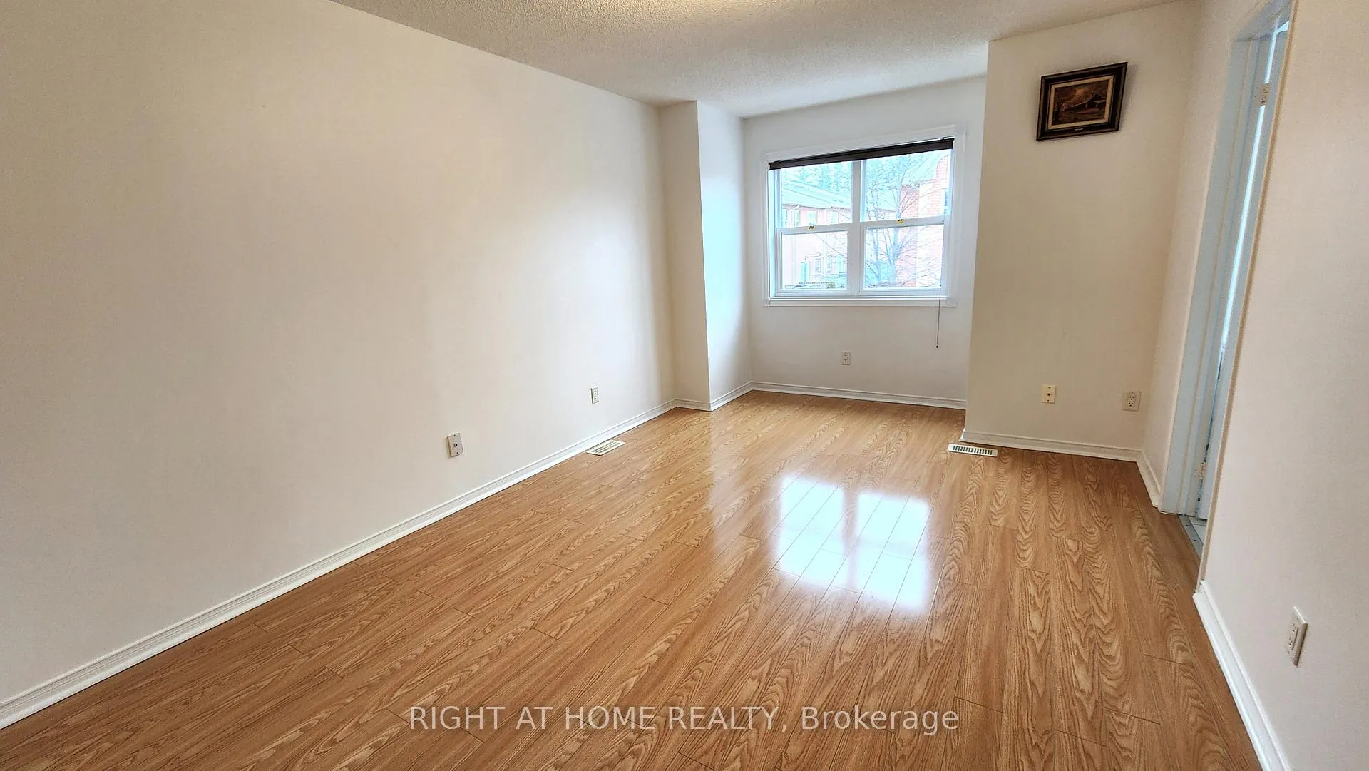 Photo 5 of 9 Maple Park Way, Markham, Milliken Mills West — HOMEH