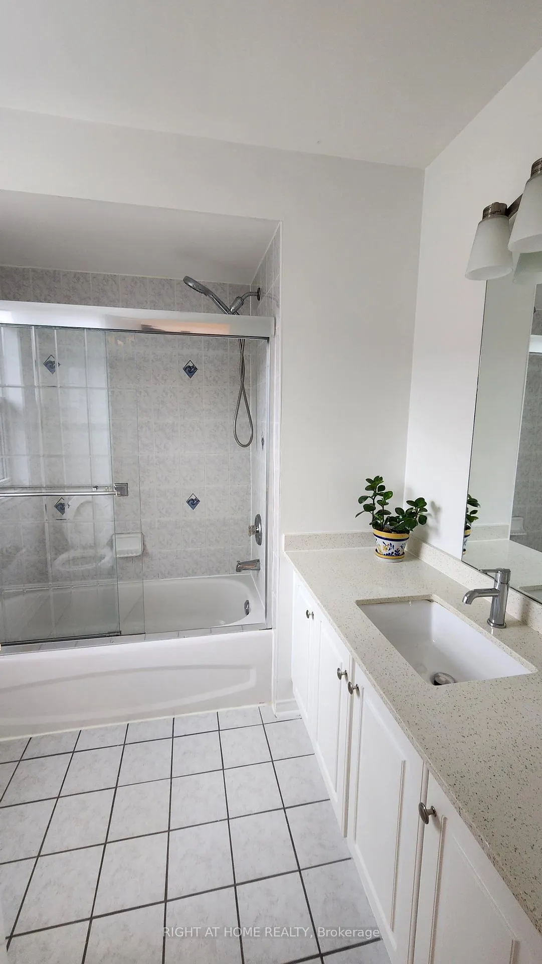 Photo 6 of 9 Maple Park Way, Markham, Milliken Mills West — HOMEH