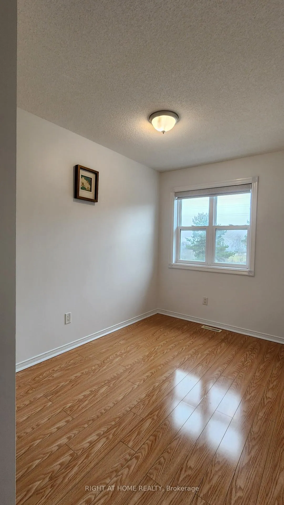 Photo 8 of 9 Maple Park Way, Markham, Milliken Mills West — HOMEH
