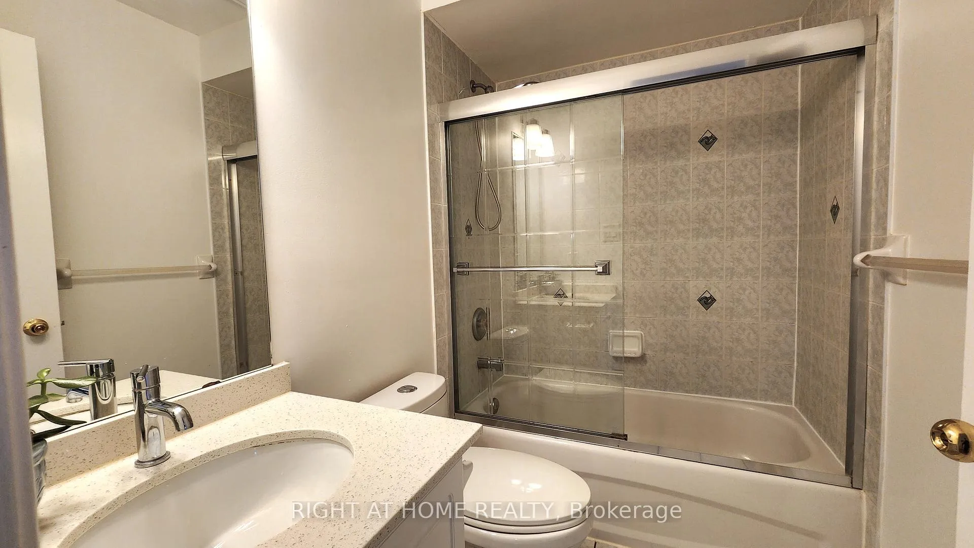 Photo 9 of 9 Maple Park Way, Markham, Milliken Mills West — HOMEH