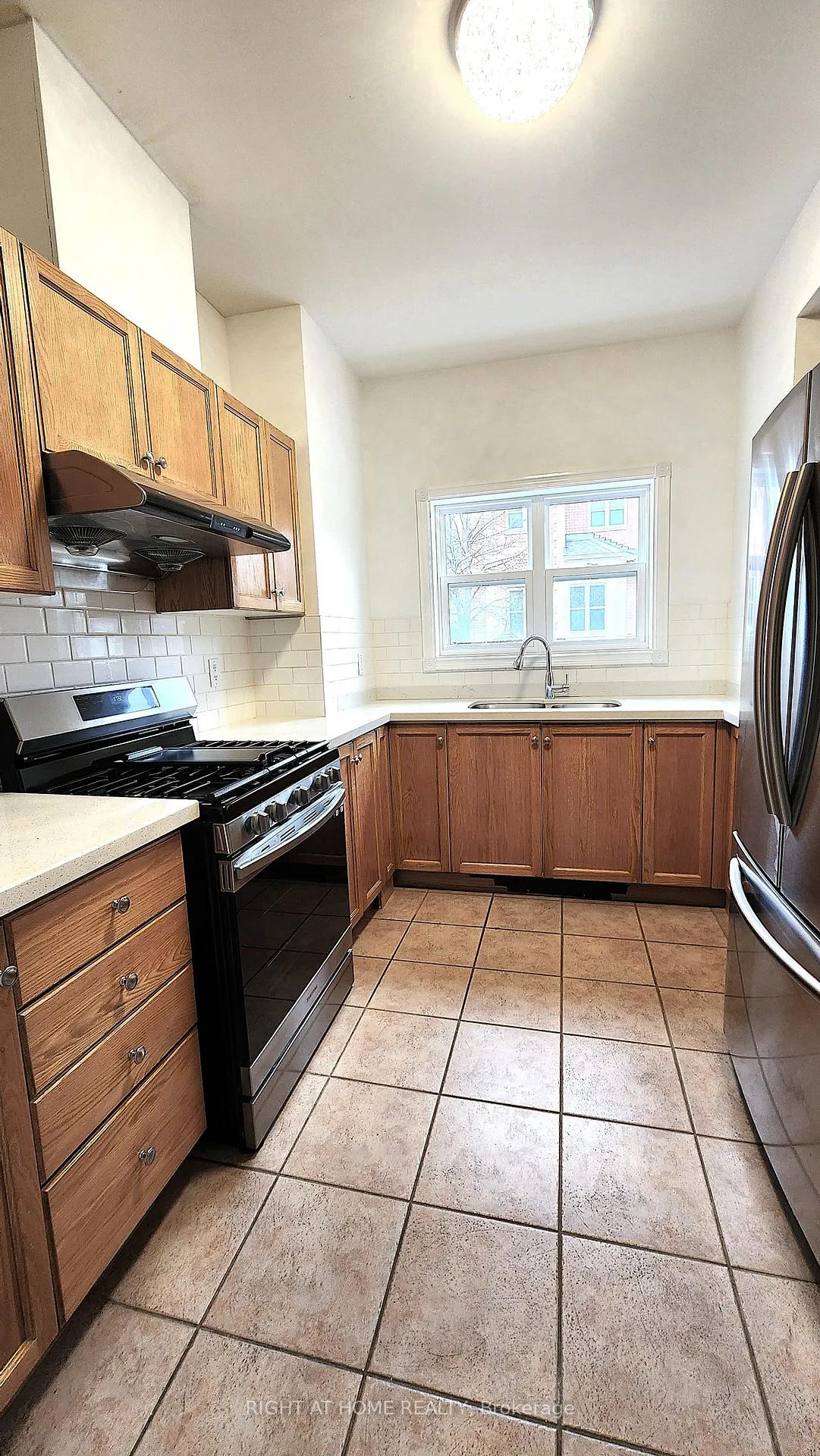 Photo 10 of 9 Maple Park Way, Markham, Milliken Mills West — HOMEH