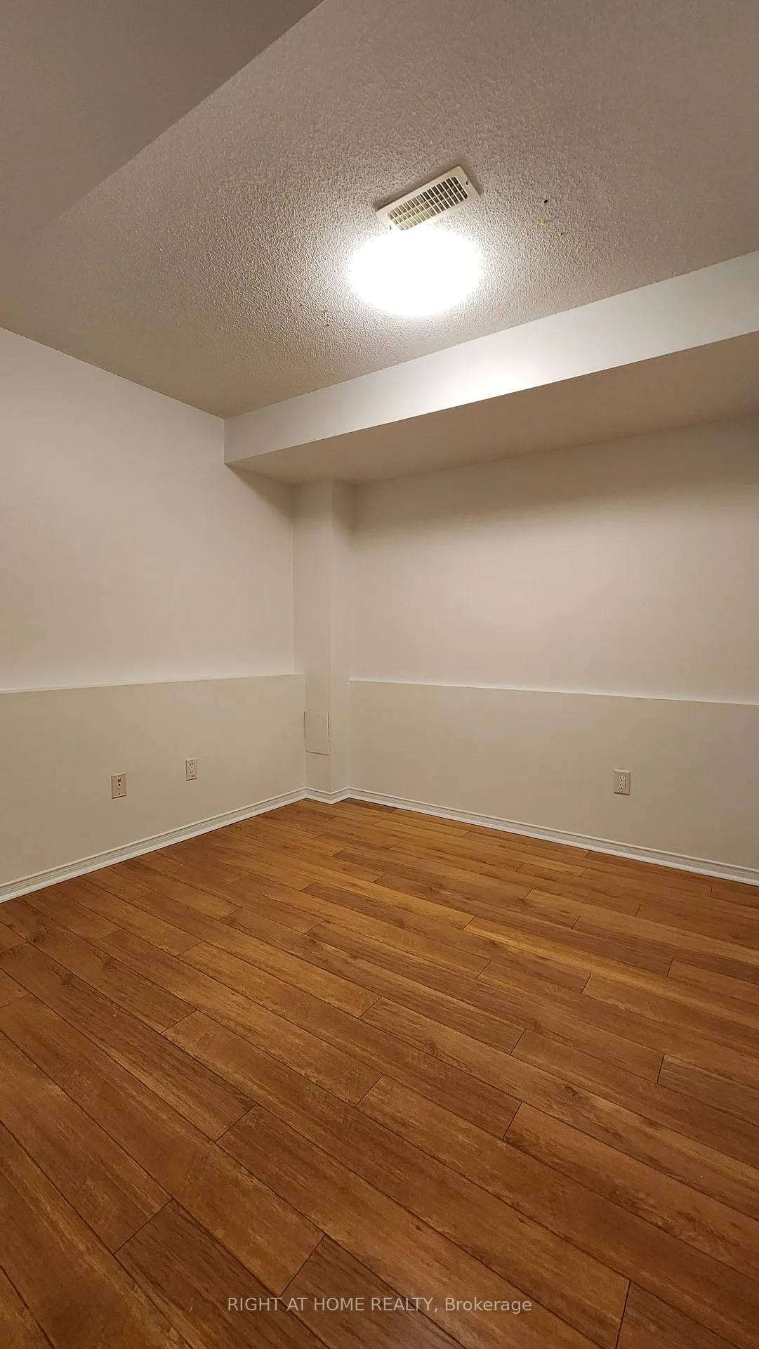 Photo 12 of 9 Maple Park Way, Markham, Milliken Mills West — HOMEH