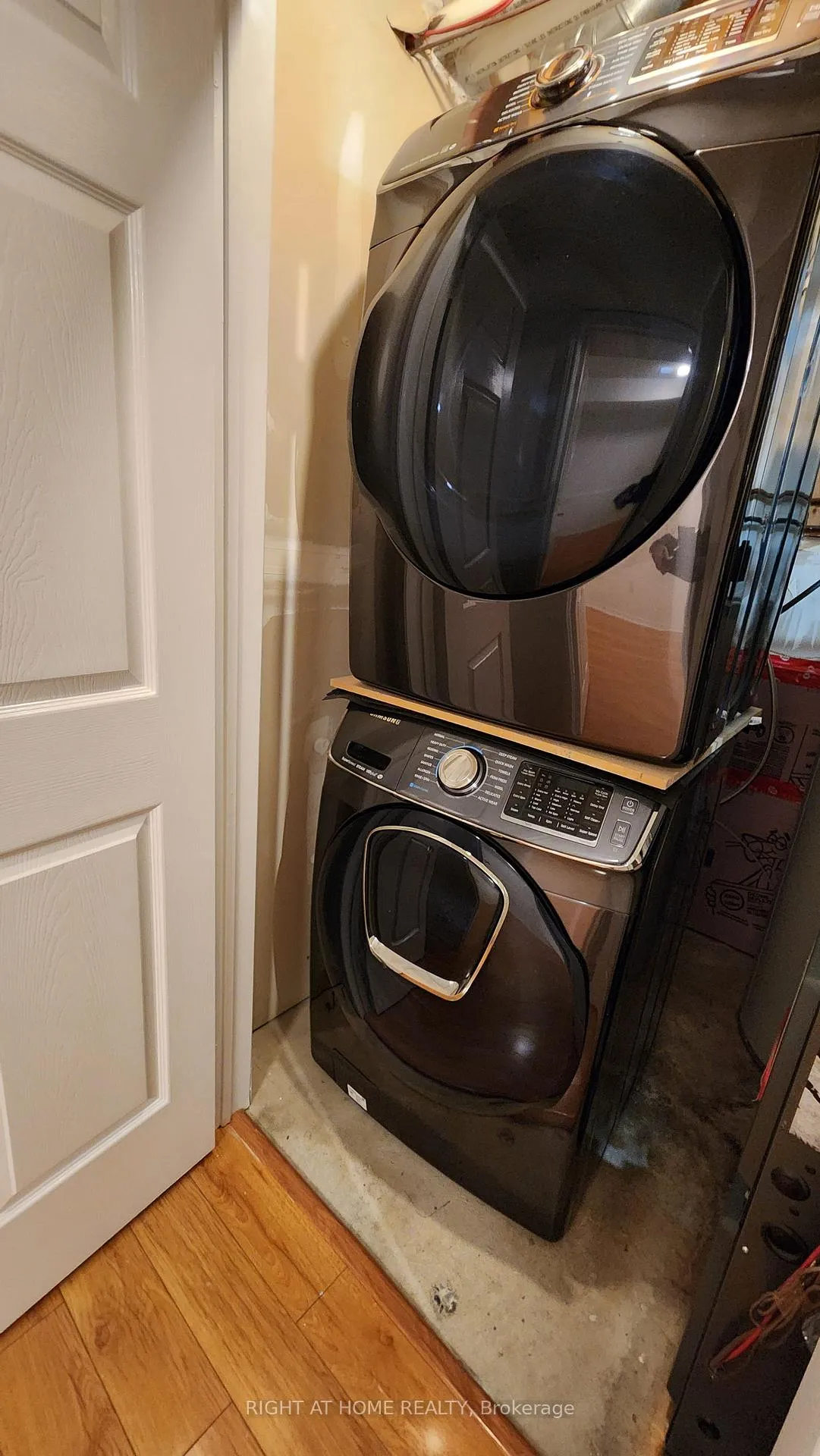 Photo 14 of 9 Maple Park Way, Markham, Milliken Mills West — HOMEH
