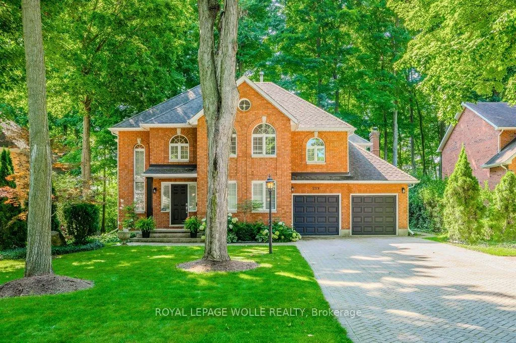 Photo 2 of 219 Corrie Crescent, Waterloo — HOMEH