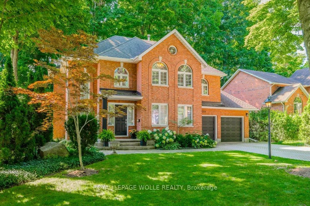 Photo 3 of 219 Corrie Crescent, Waterloo — HOMEH