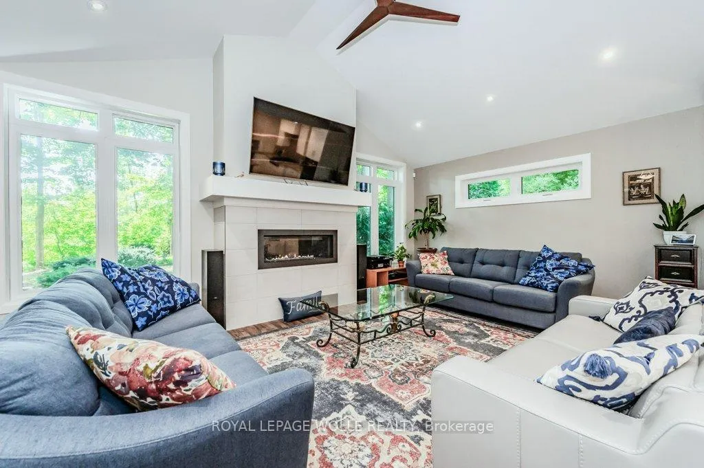 Photo 9 of 219 Corrie Crescent, Waterloo — HOMEH