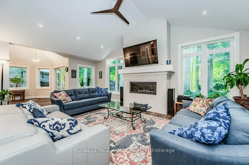 Photo 10 of 219 Corrie Crescent, Waterloo — HOMEH