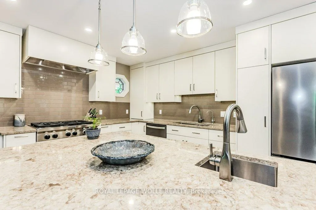 Photo 14 of 219 Corrie Crescent, Waterloo — HOMEH
