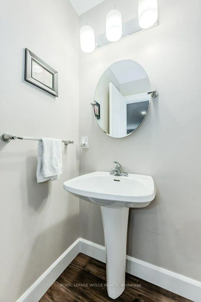 Photo 18 of 219 Corrie Crescent, Waterloo — HOMEH