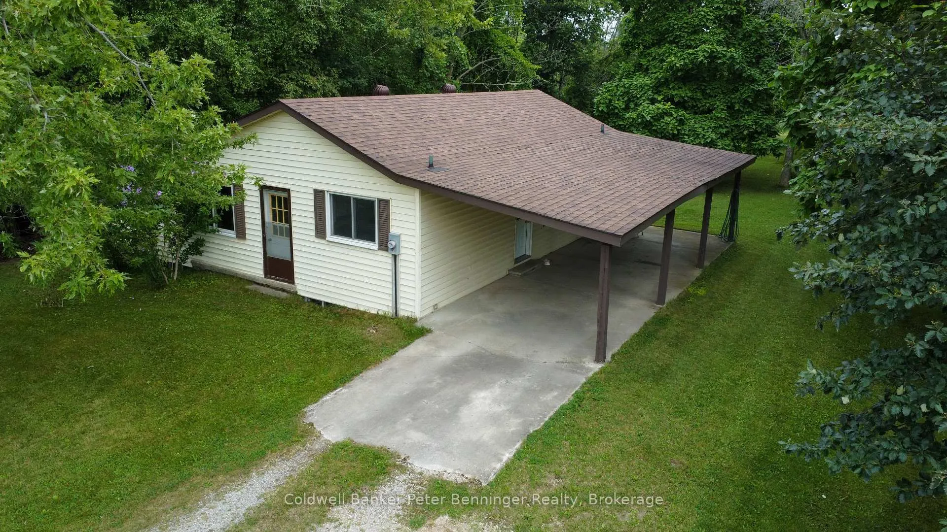 Front of 3128 Bruce Road 15