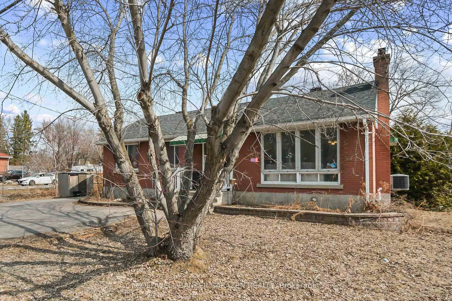 Photo 5 of 911 Blair Road, Ottawa, Cardinal Heights — HOMEH