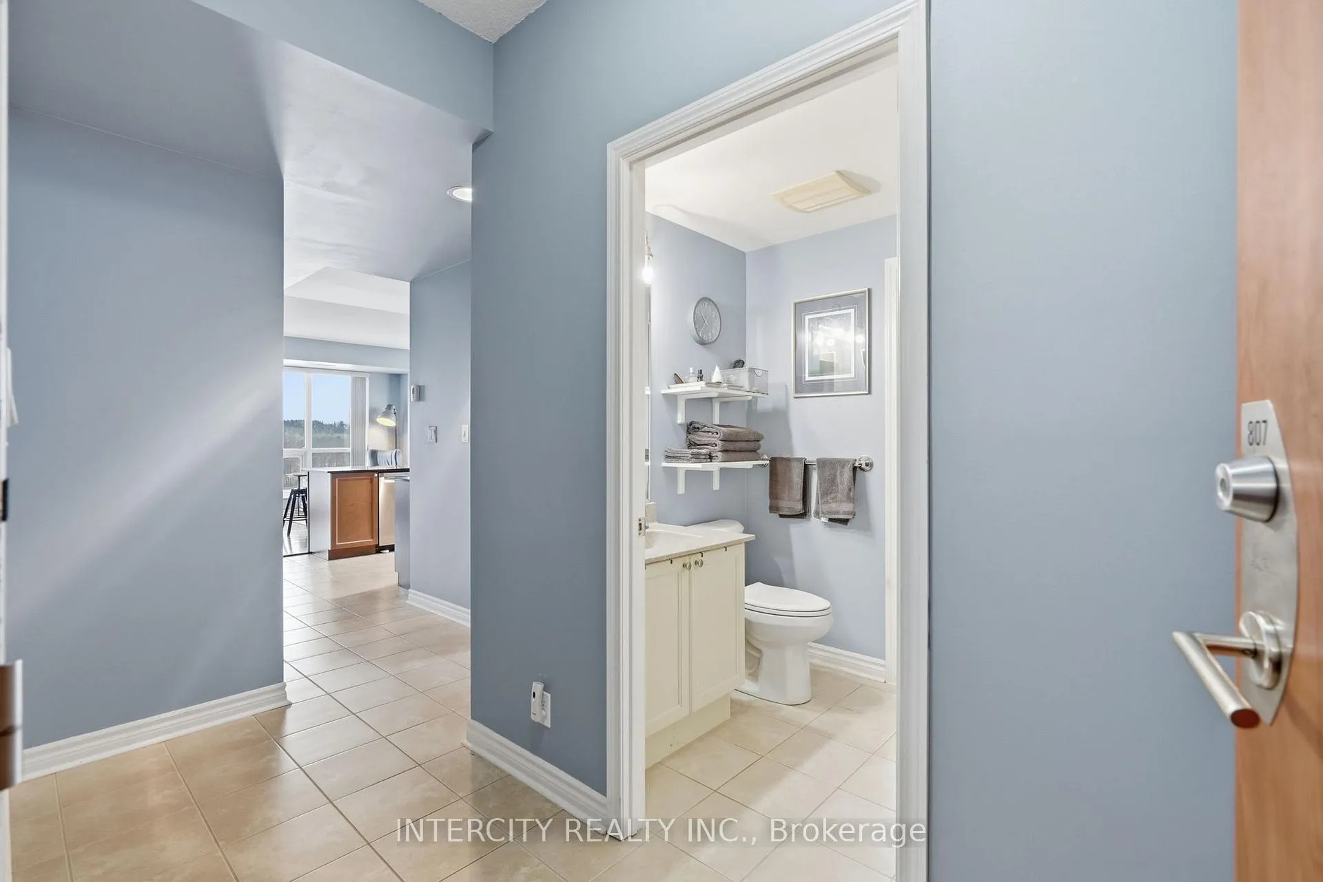 Photo 2 of Unit 807, 699 Aberdeen Boulevard, Midland — HOMEH