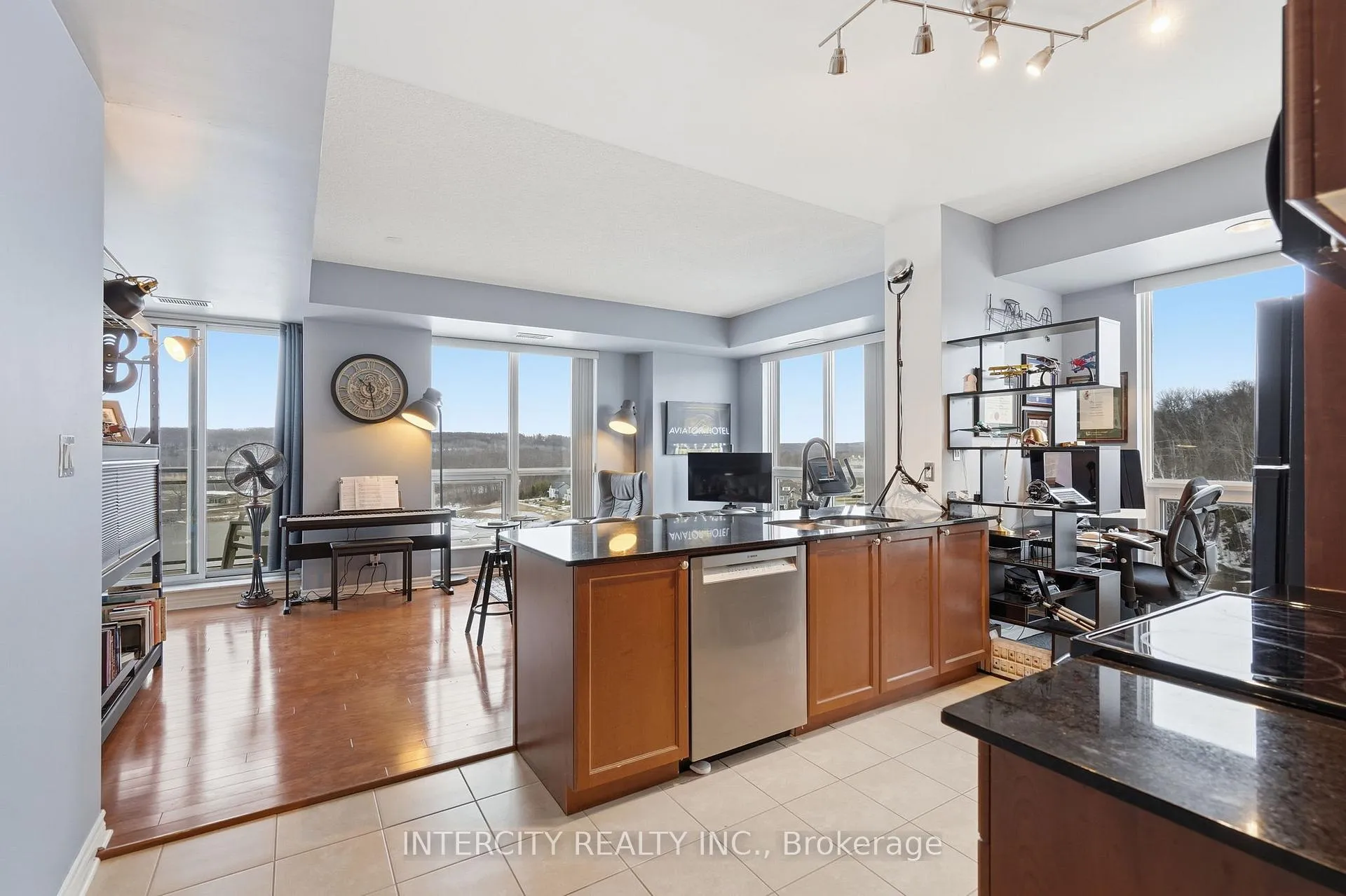 Photo 3 of Unit 807, 699 Aberdeen Boulevard, Midland — HOMEH