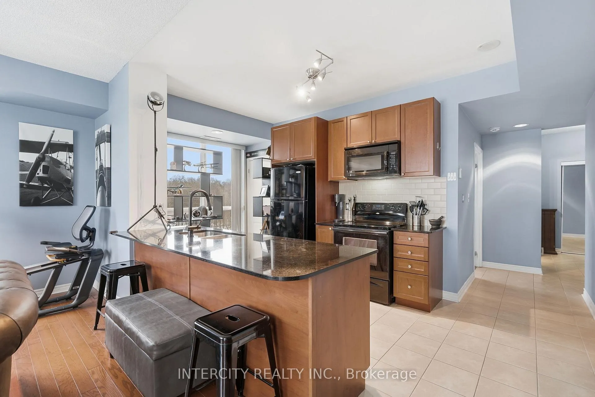 Photo 4 of Unit 807, 699 Aberdeen Boulevard, Midland — HOMEH