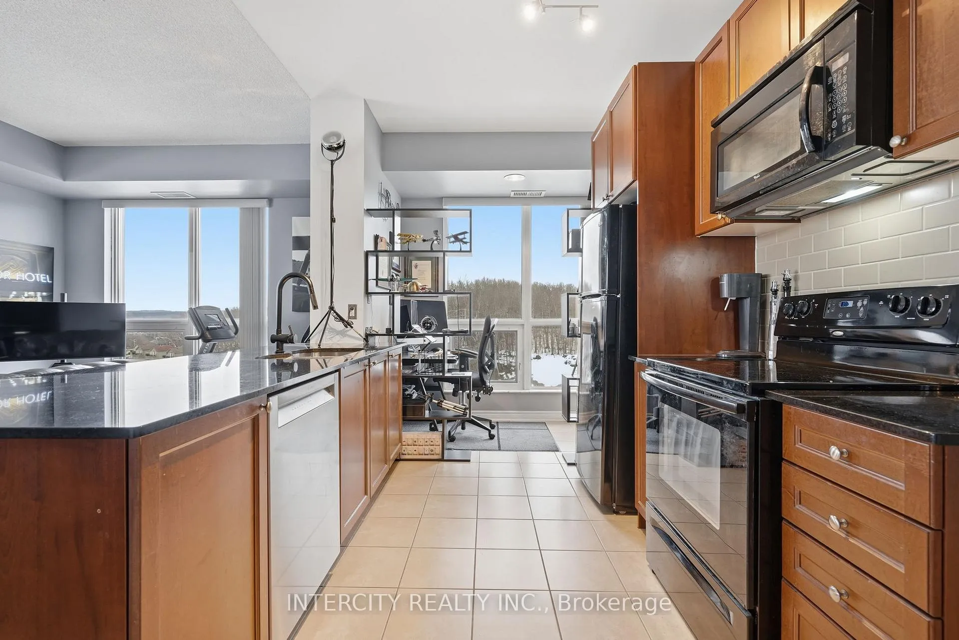 Photo 8 of Unit 807, 699 Aberdeen Boulevard, Midland — HOMEH