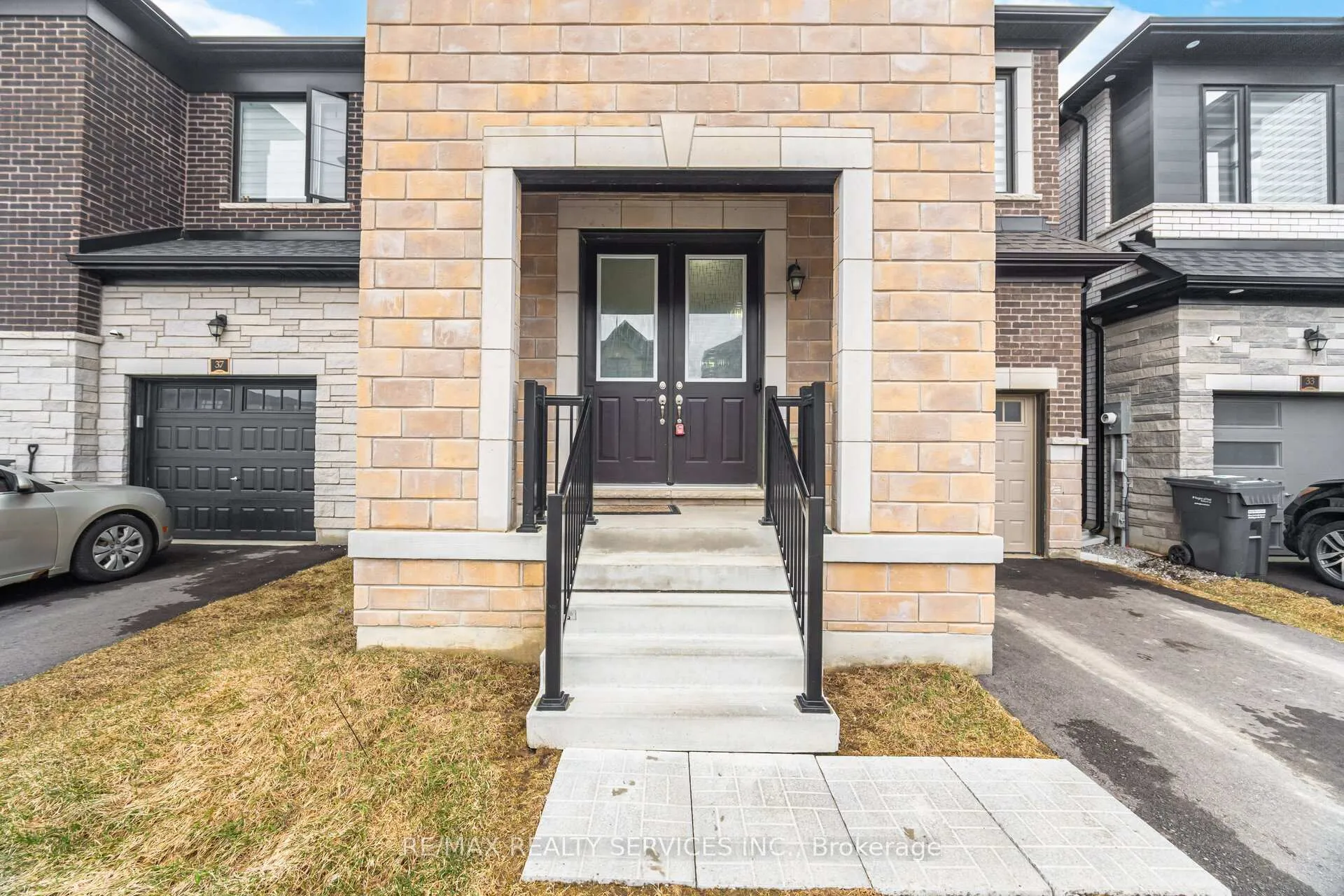 Photo 4 of 35 Del Grappa Street, Caledon, Rural Caledon — HOMEH