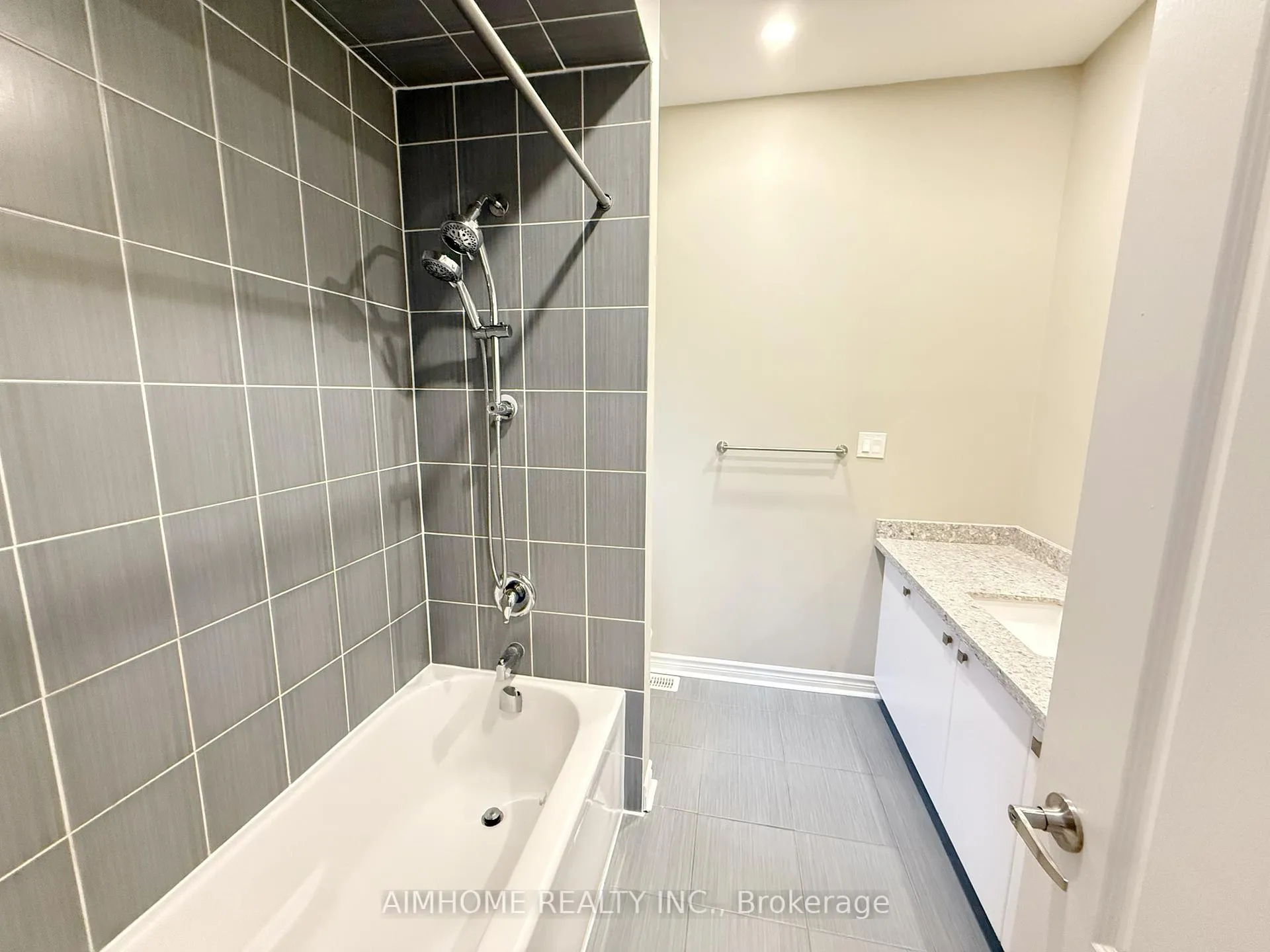 Photo 9 of 1808 Jack Glenn Street, Oshawa, Taunton — HOMEH
