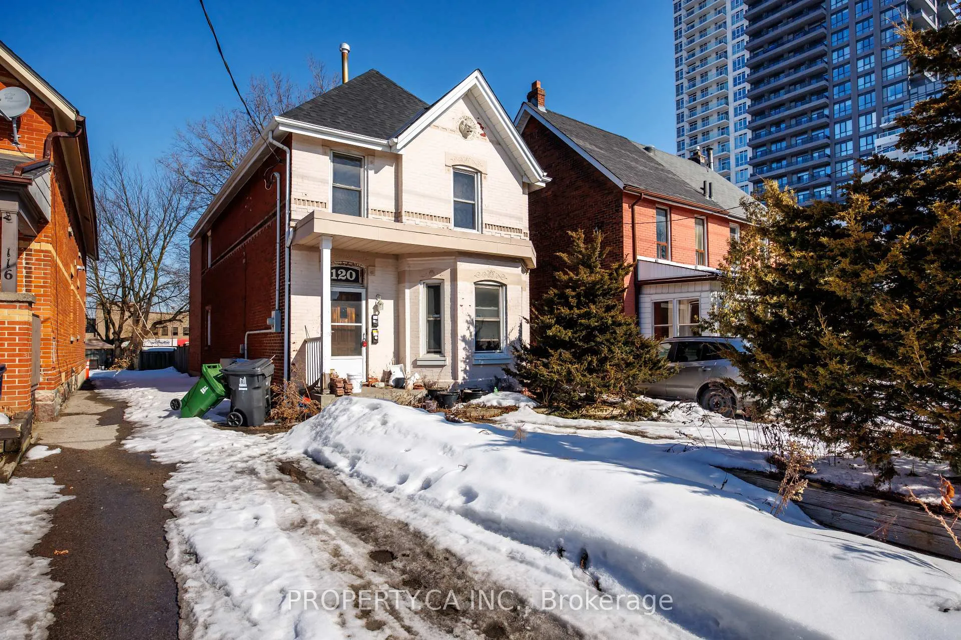 Front of Unit Upper, 120 Stephenson Avenue