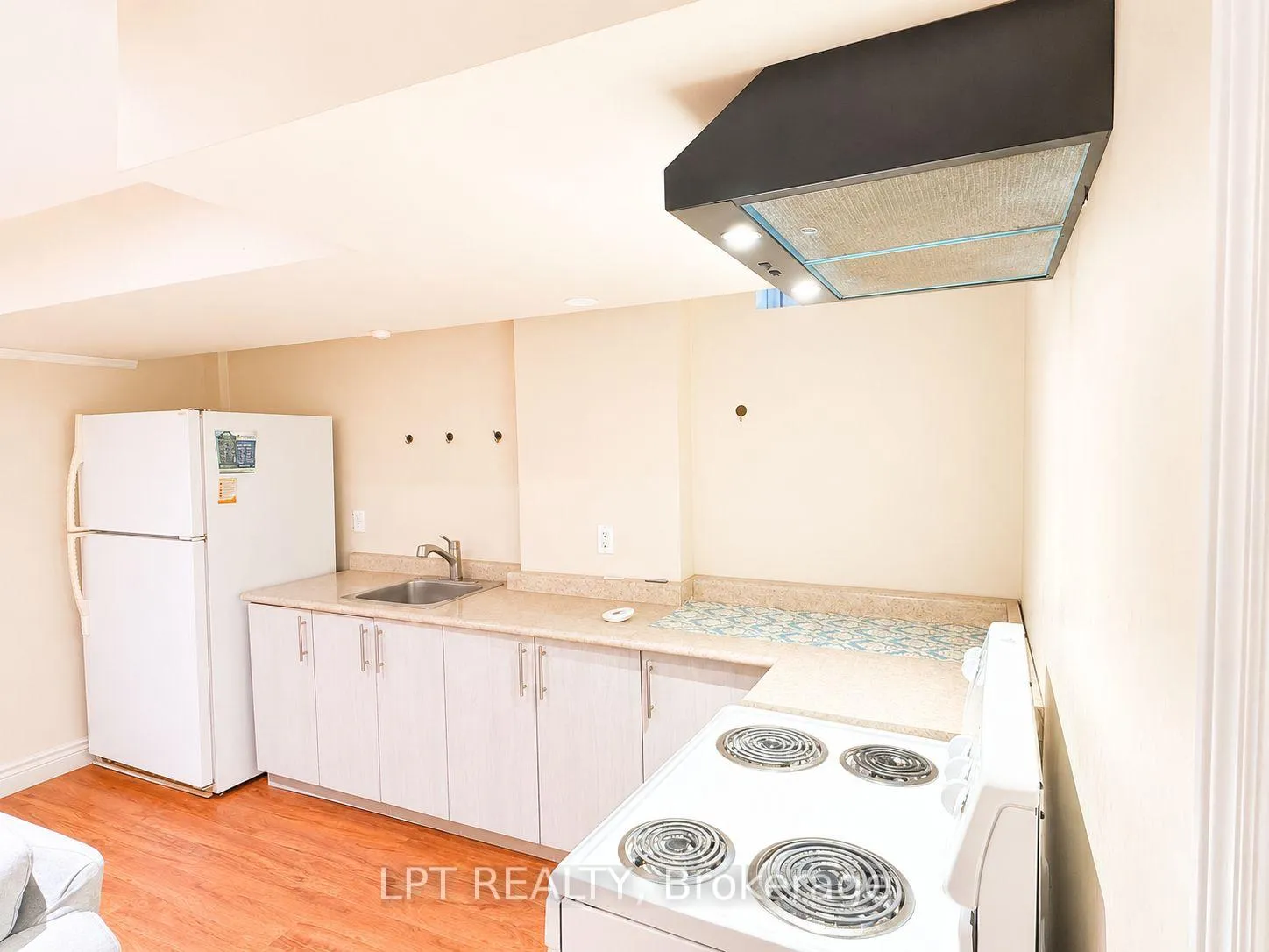 Photo 5 of Unit Basement, 14 Hazelton Avenue, Markham, Victoria Manor-Jennings Gate — HOMEH