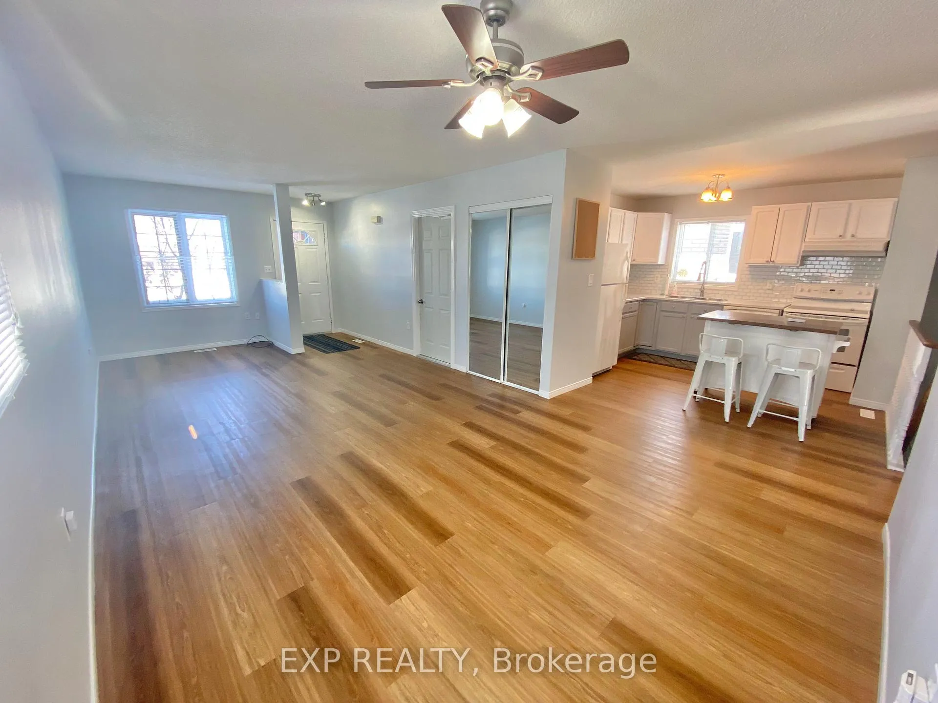 Photo 2 of 55 Athabaska Road, Barrie, Holly — HOMEH