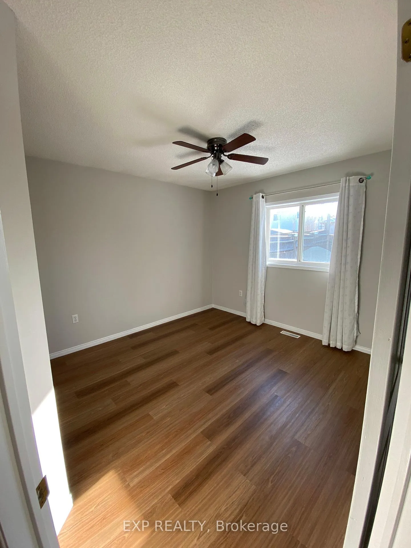 Photo 5 of 55 Athabaska Road, Barrie, Holly — HOMEH