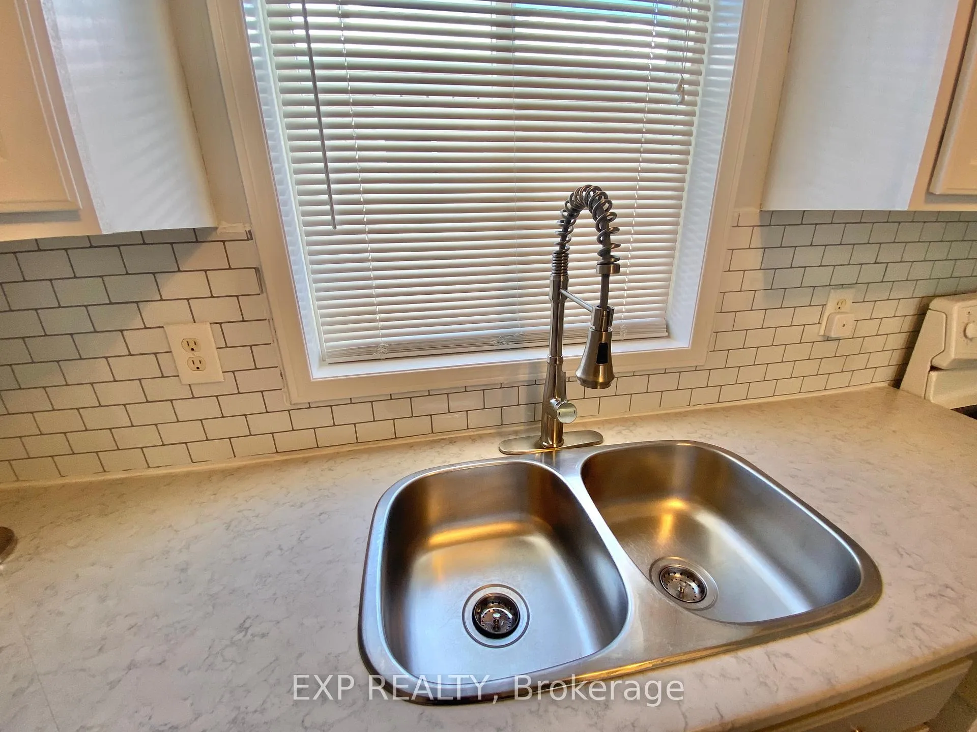 Photo 7 of 55 Athabaska Road, Barrie, Holly — HOMEH