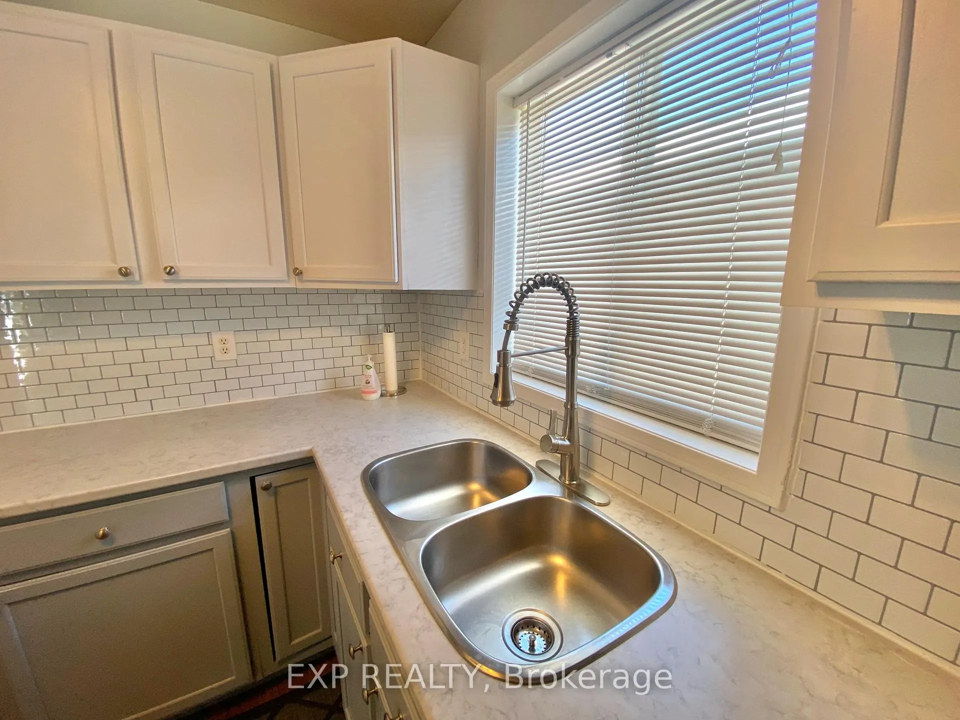 Photo 9 of 55 Athabaska Road, Barrie, Holly — HOMEH