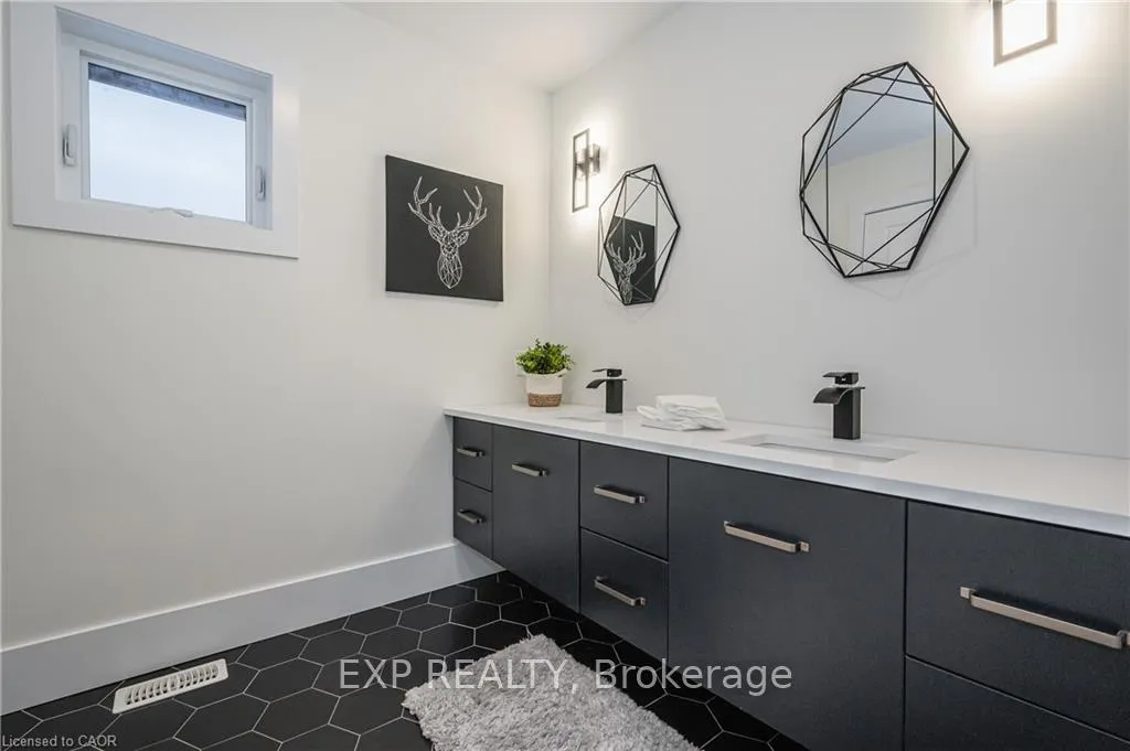 Photo 15 of 39 Coulter Street, Perth East, Milverton — HOMEH