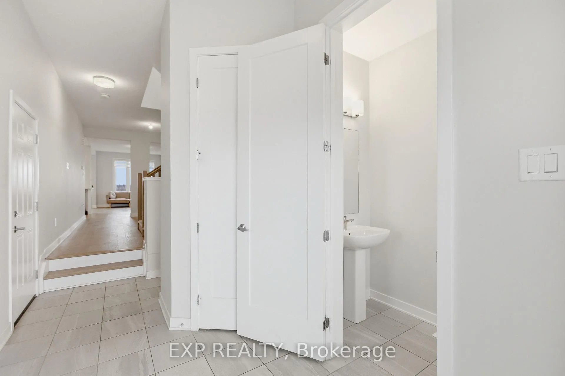 Photo 4 of 116 Main Halyard Lane, Ottawa, Barrhaven - Half Moon Bay — HOMEH