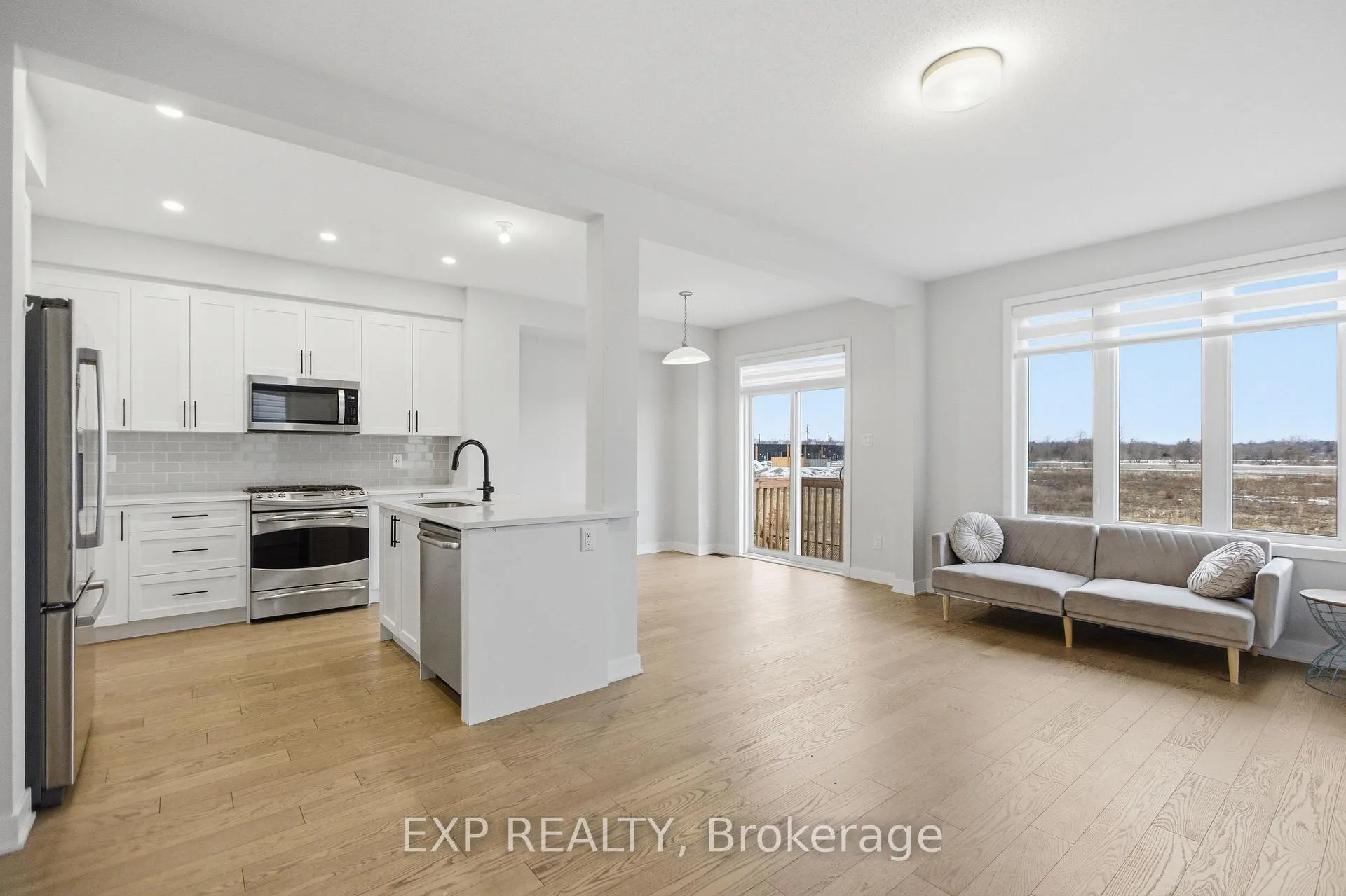 Photo 8 of 116 Main Halyard Lane, Ottawa, Barrhaven - Half Moon Bay — HOMEH