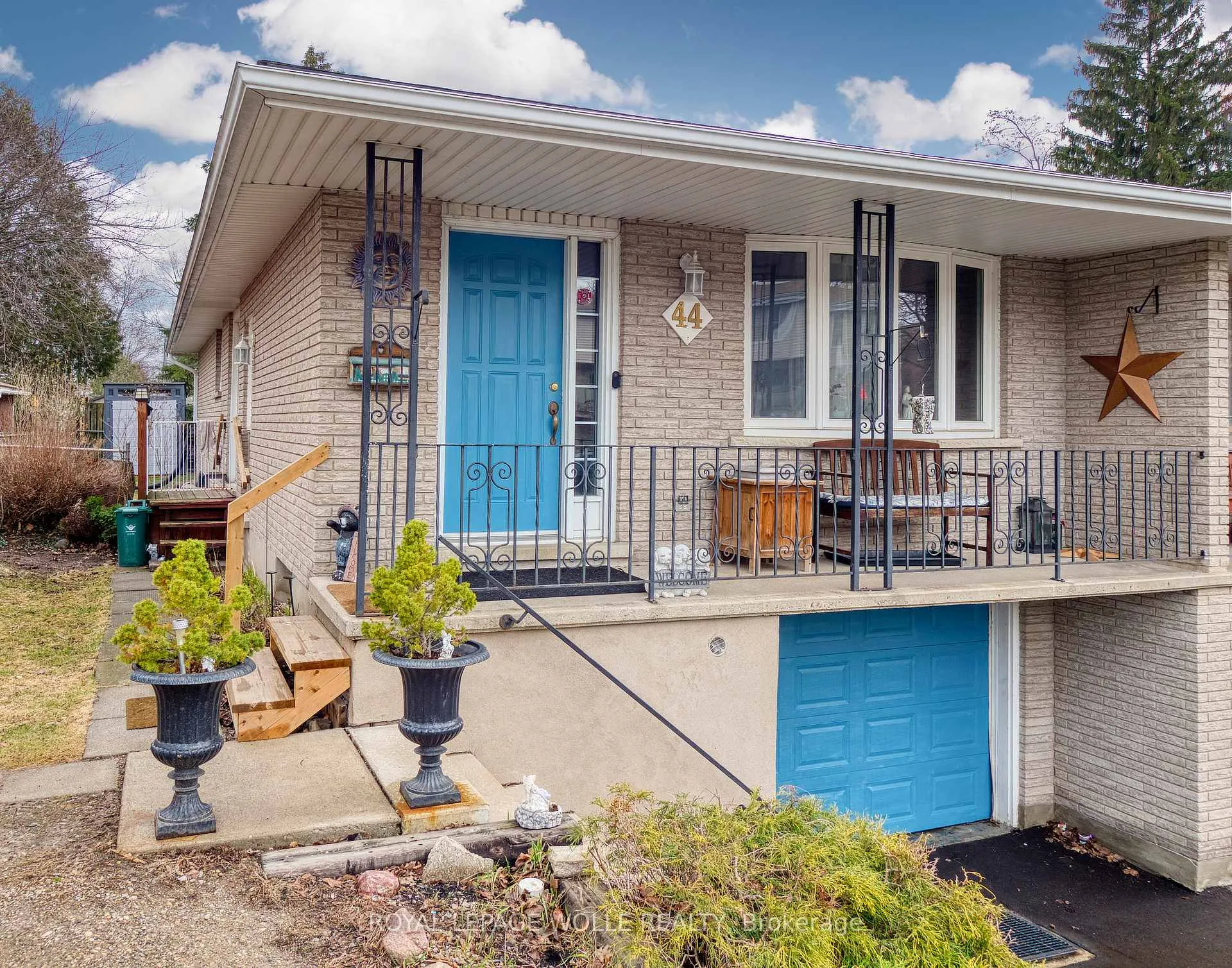 Photo 1 of 44 Breckenridge Drive, Kitchener — HOMEH
