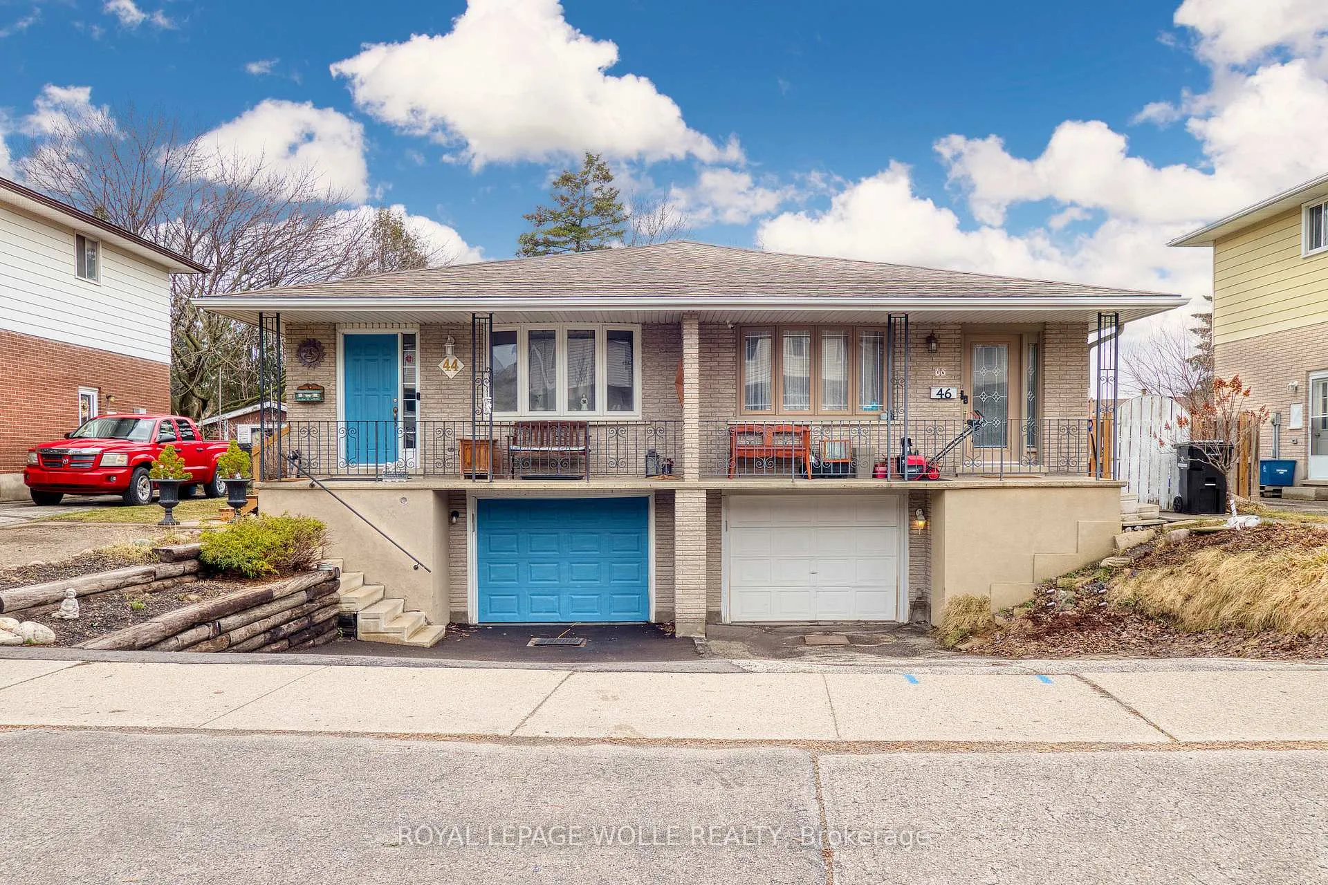 Photo 2 of 44 Breckenridge Drive, Kitchener — HOMEH