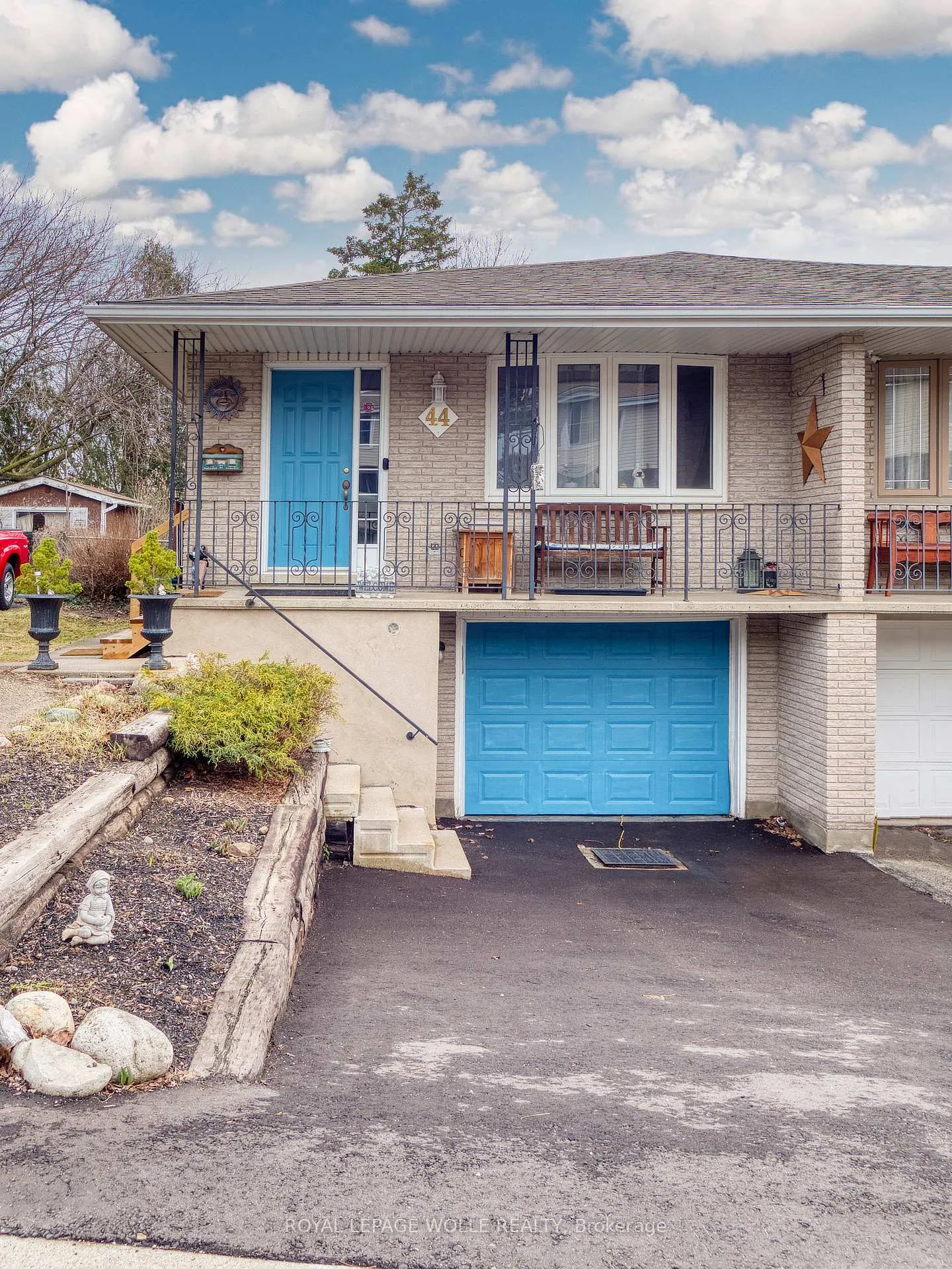 Photo 3 of 44 Breckenridge Drive, Kitchener — HOMEH