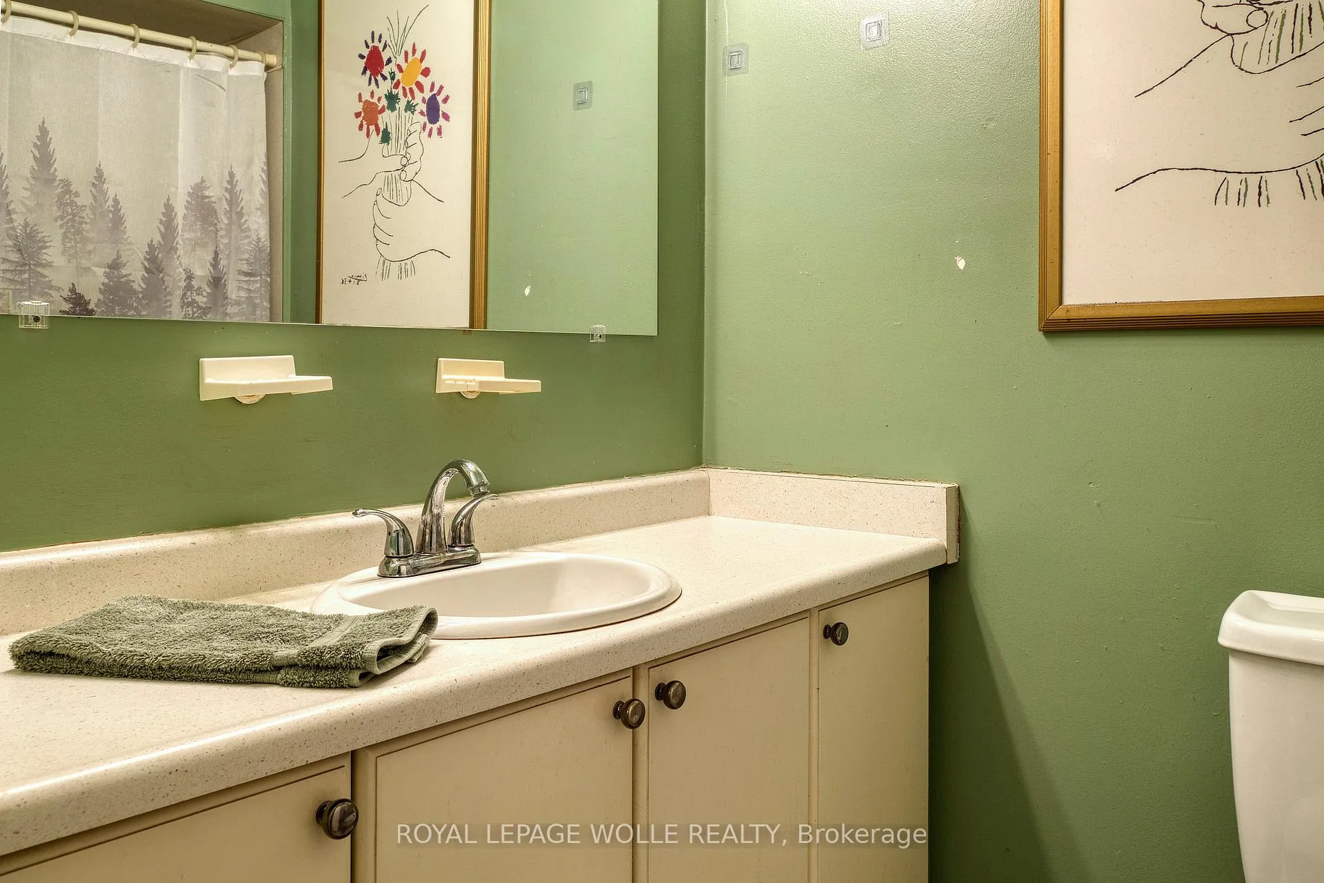 Photo 17 of 44 Breckenridge Drive, Kitchener — HOMEH
