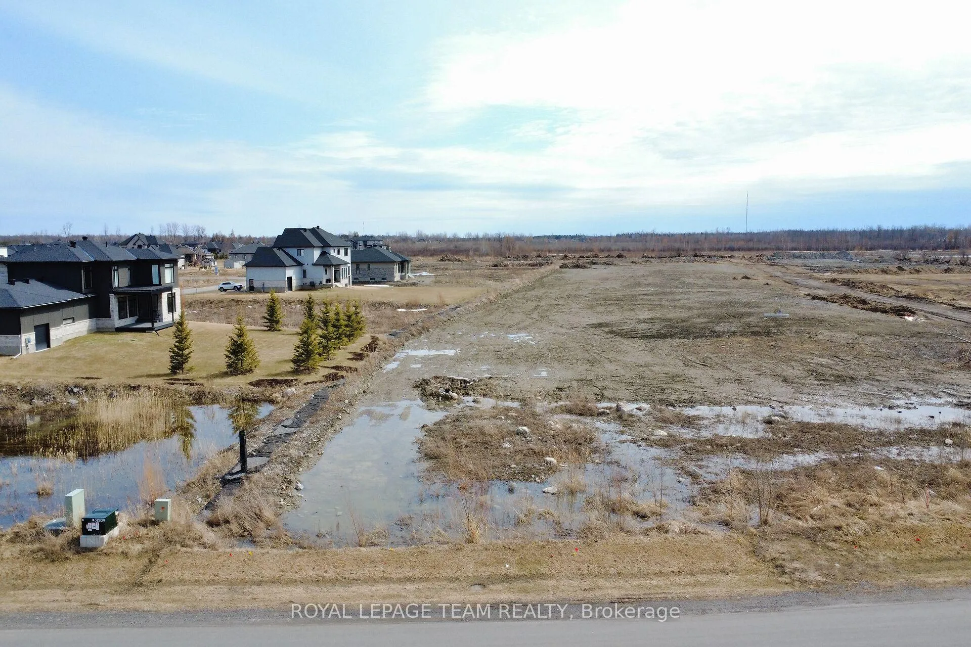 Photo 3 of 6715 Still Meadow Way, Ottawa, Greely — HOMEH