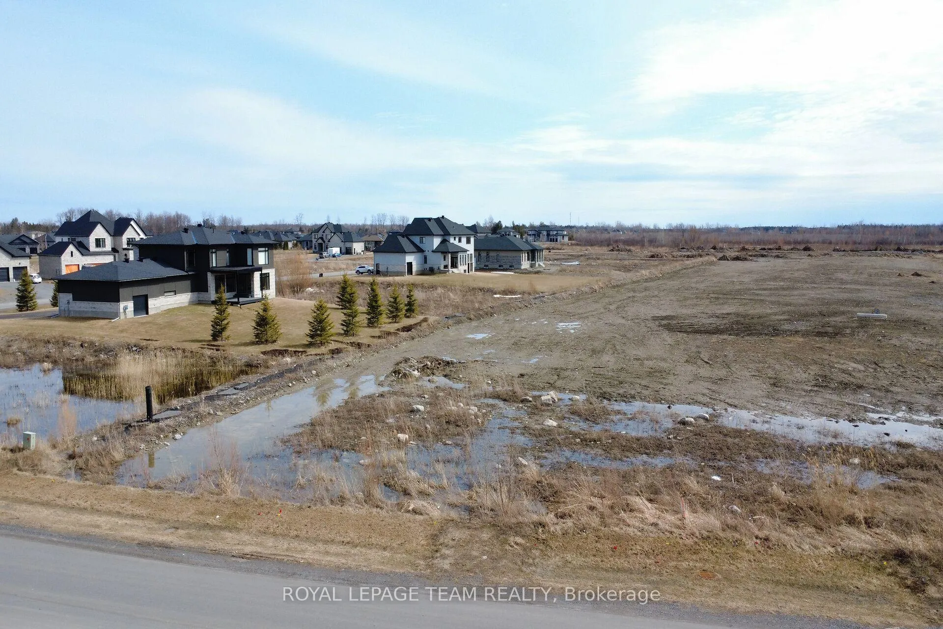 Photo 4 of 6715 Still Meadow Way, Ottawa, Greely — HOMEH