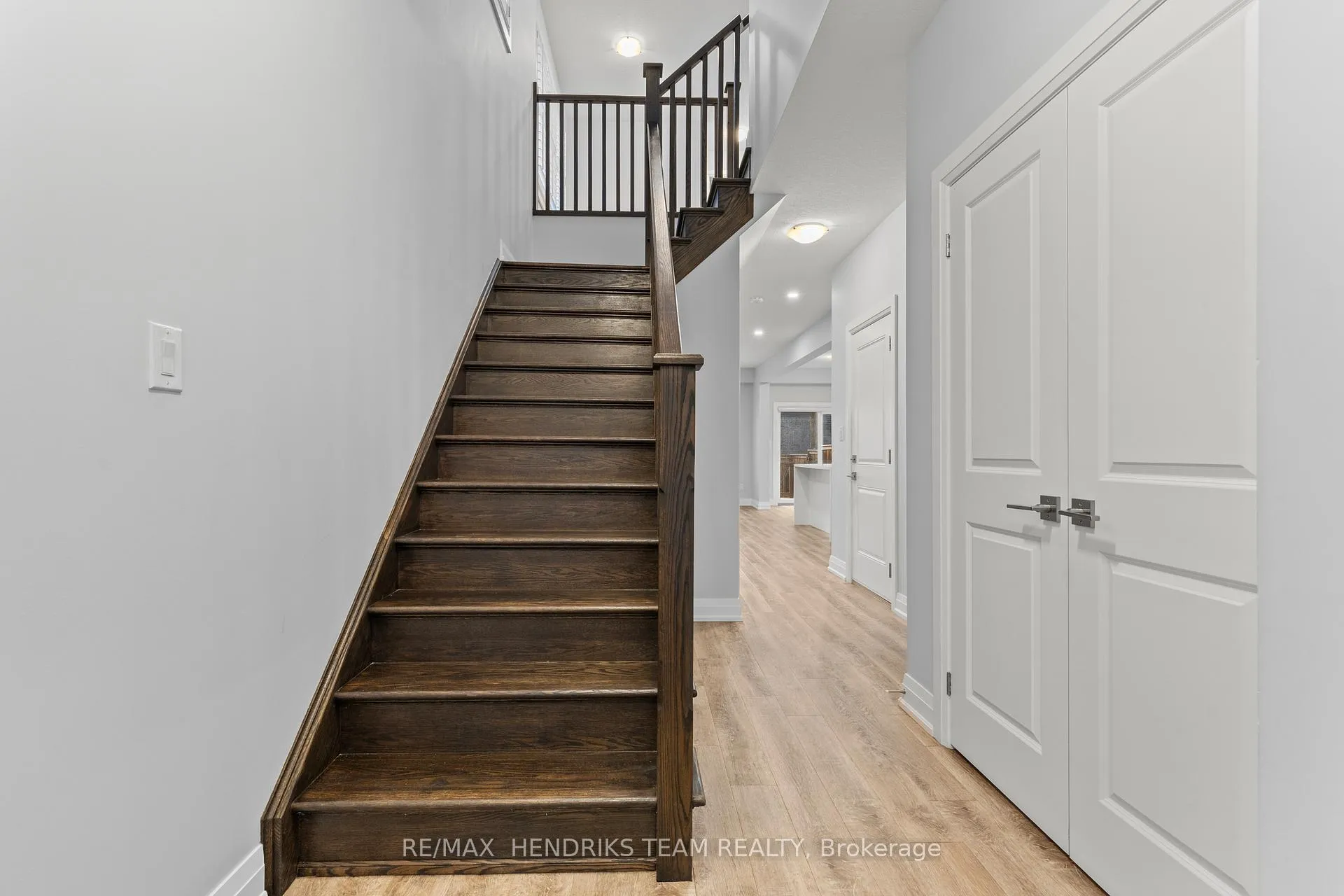 Photo 4 of 6649 Cropp Street, Niagara Falls, Morrison — HOMEH