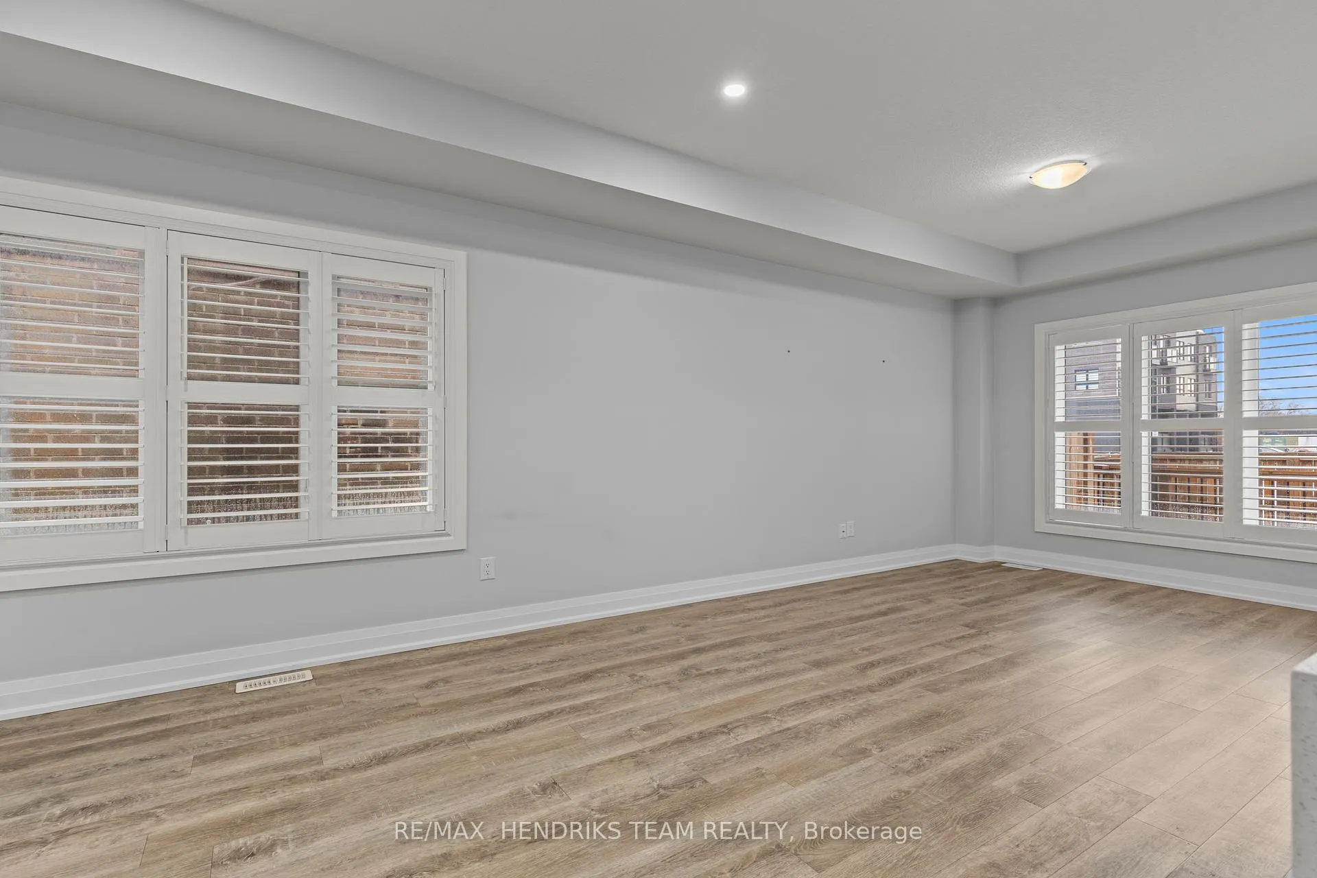 Photo 8 of 6649 Cropp Street, Niagara Falls, Morrison — HOMEH