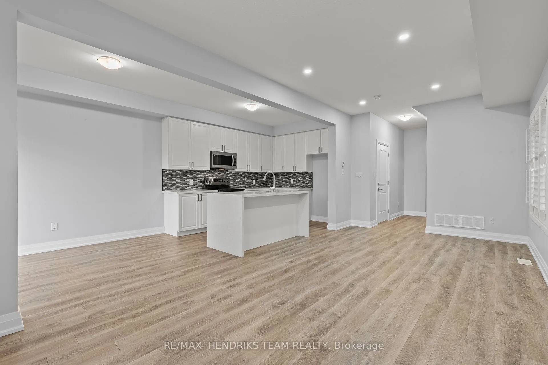 Photo 10 of 6649 Cropp Street, Niagara Falls, Morrison — HOMEH