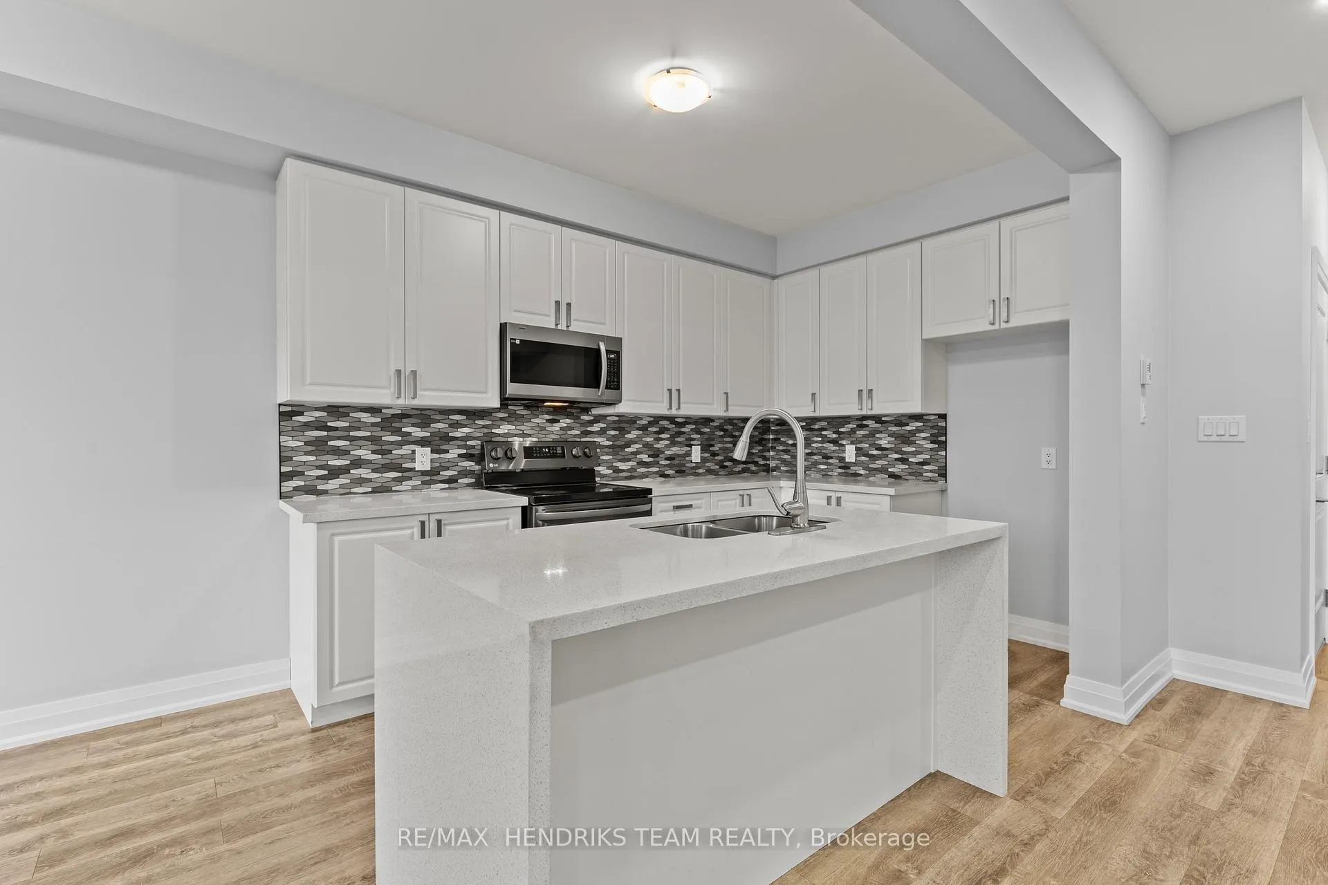 Photo 14 of 6649 Cropp Street, Niagara Falls, Morrison — HOMEH