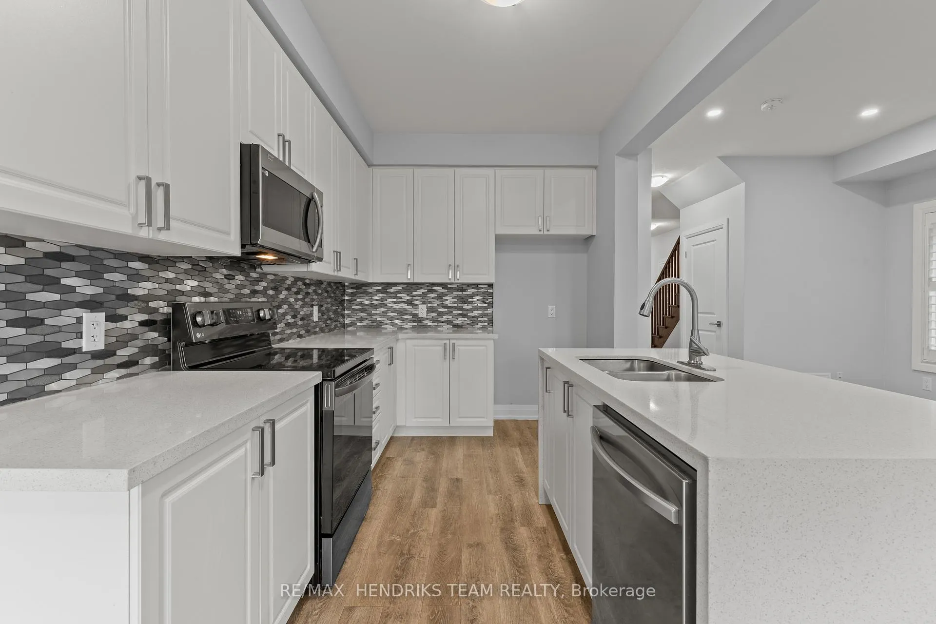 Photo 15 of 6649 Cropp Street, Niagara Falls, Morrison — HOMEH