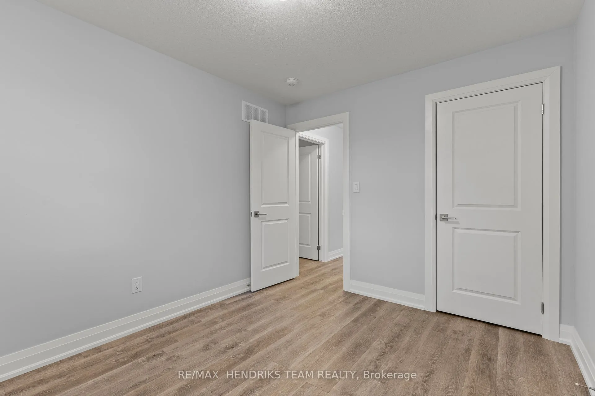 Photo 31 of 6649 Cropp Street, Niagara Falls, Morrison — HOMEH