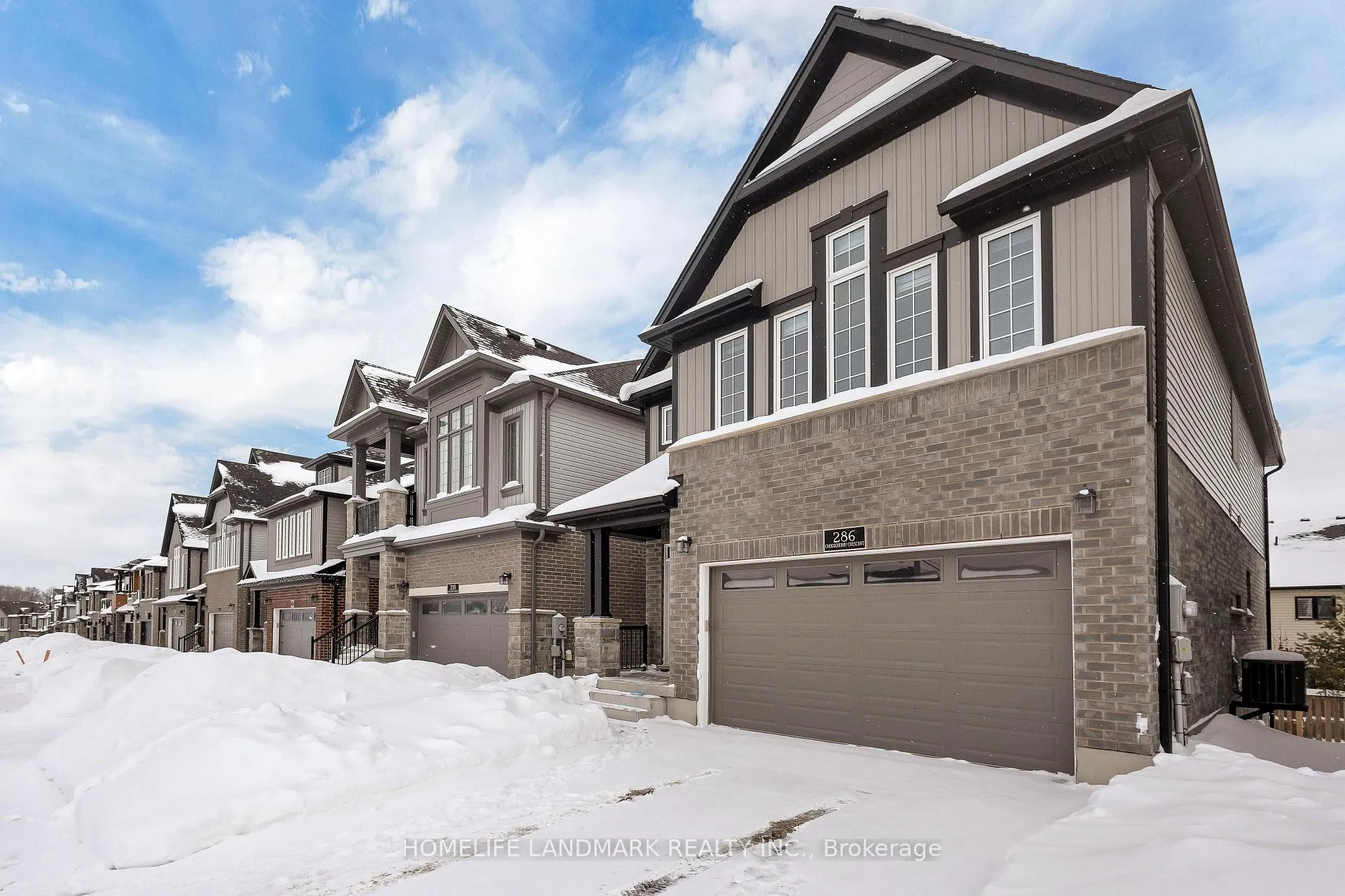 Photo 3 of 286 Chokecherry Crescent, Waterloo — HOMEH
