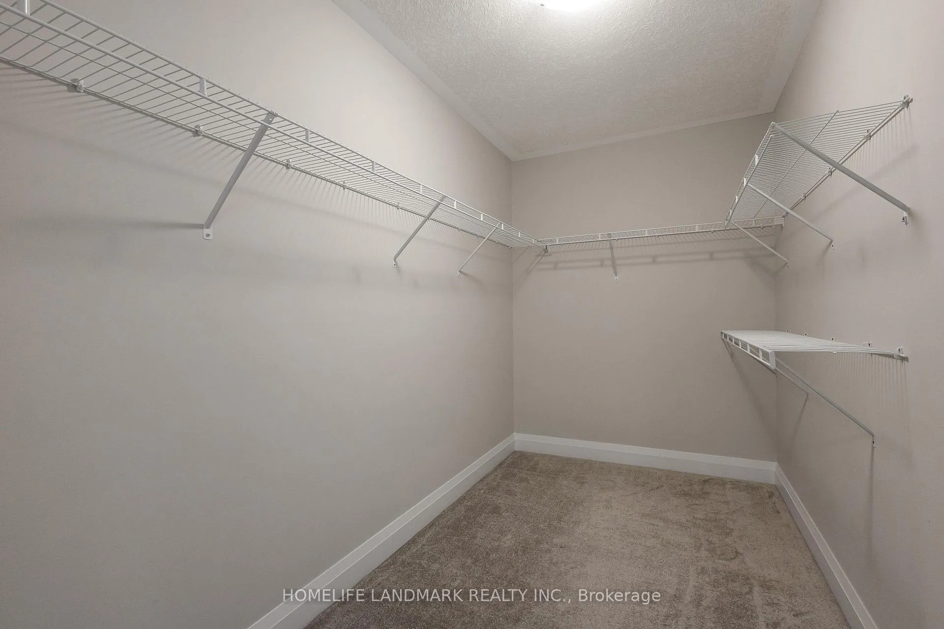 Photo 24 of 286 Chokecherry Crescent, Waterloo — HOMEH