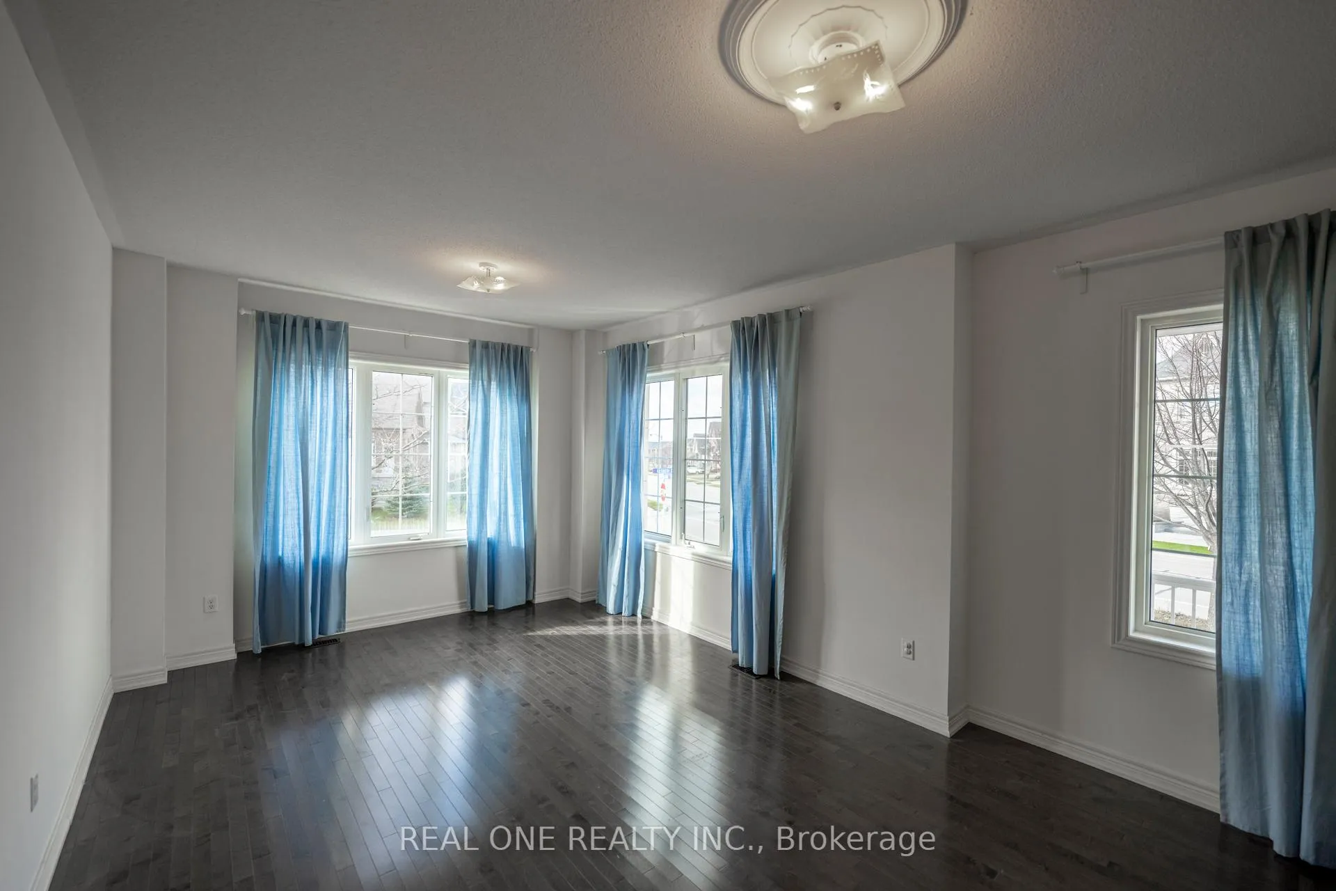 Photo 5 of 1136 Cenotaph Boulevard, Newmarket, Stonehaven-Wyndham — HOMEH