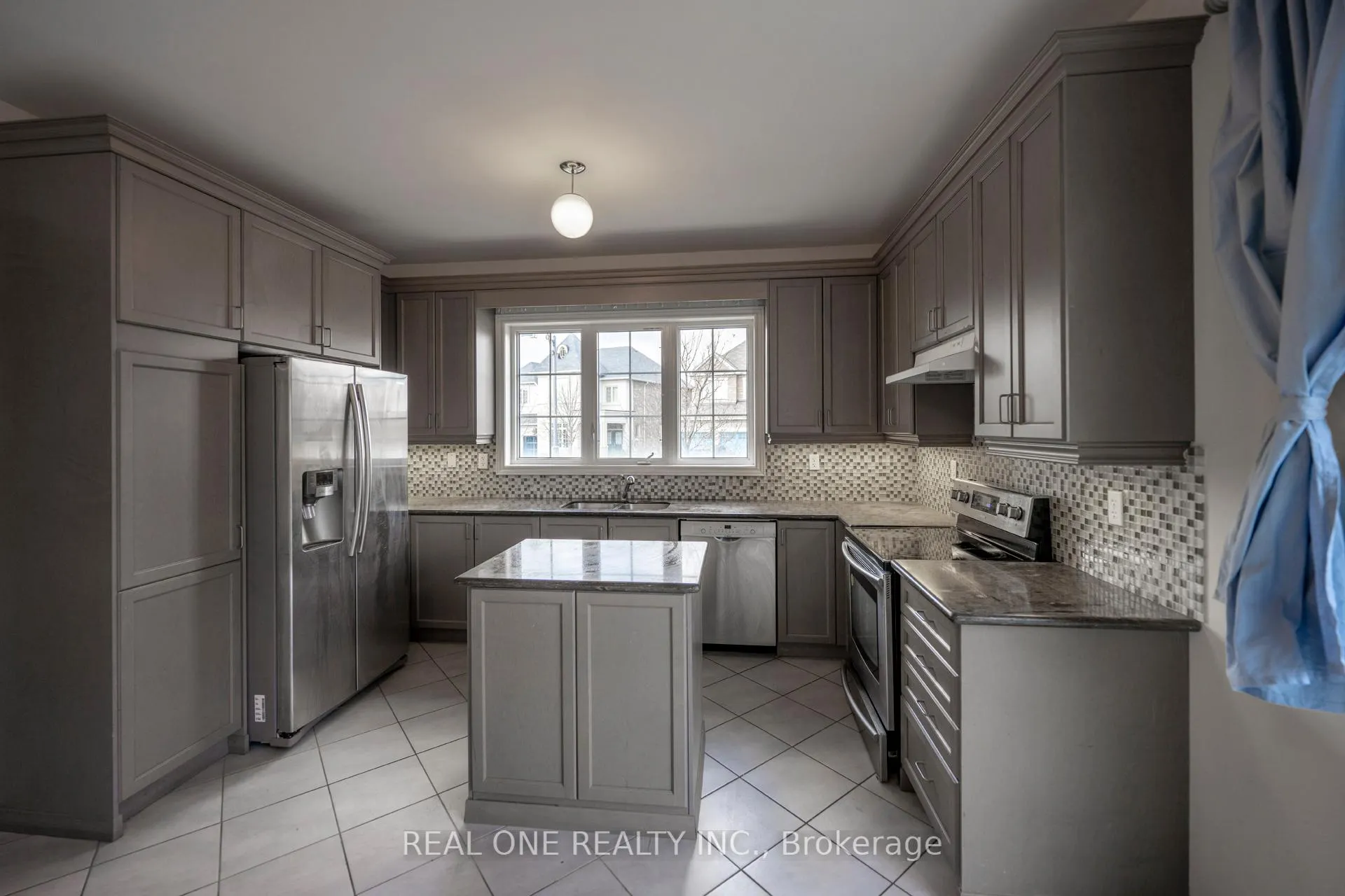 Photo 6 of 1136 Cenotaph Boulevard, Newmarket, Stonehaven-Wyndham — HOMEH
