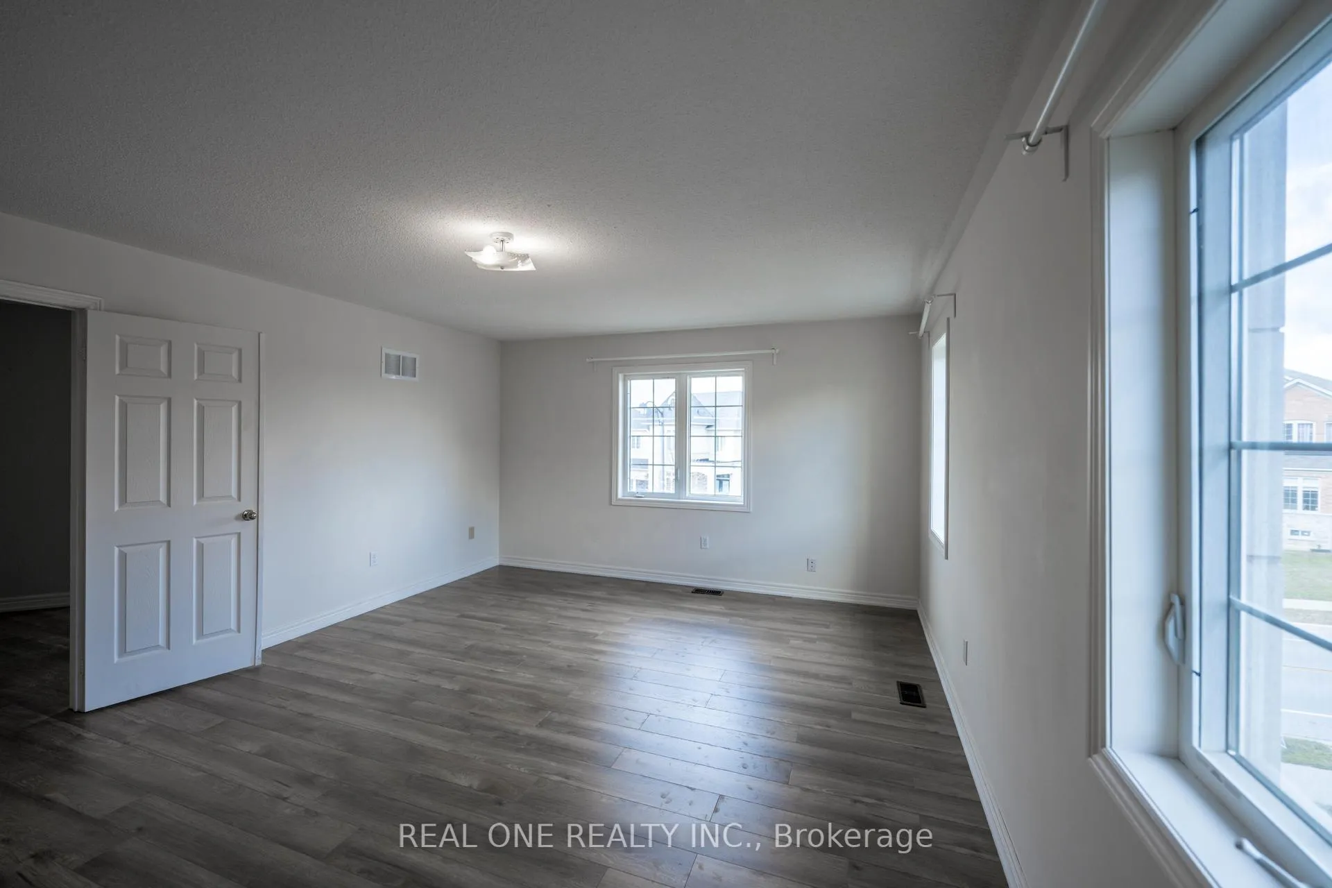 Photo 11 of 1136 Cenotaph Boulevard, Newmarket, Stonehaven-Wyndham — HOMEH